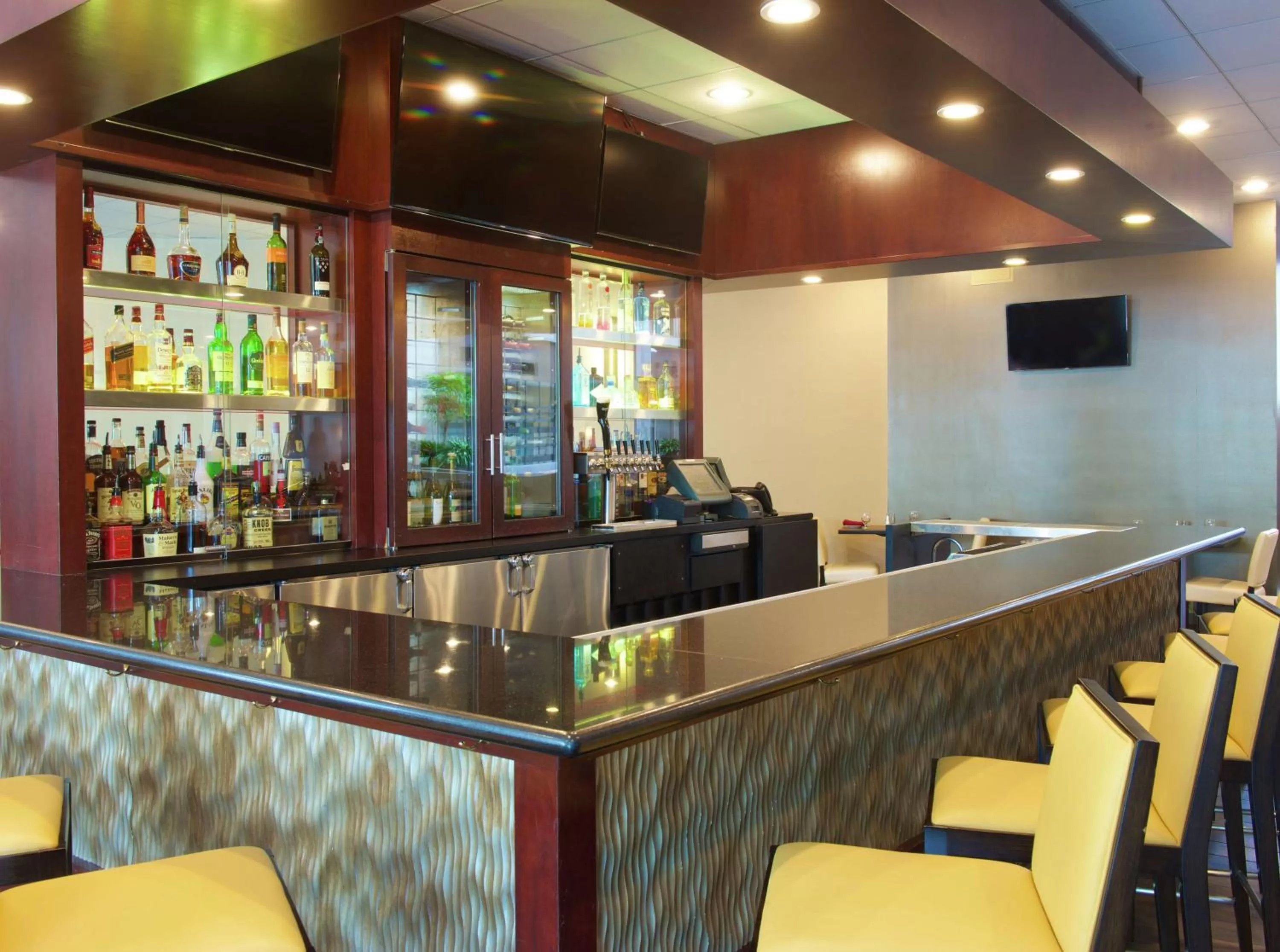 Lounge or bar in Embassy Suites by Hilton Seattle Bellevue