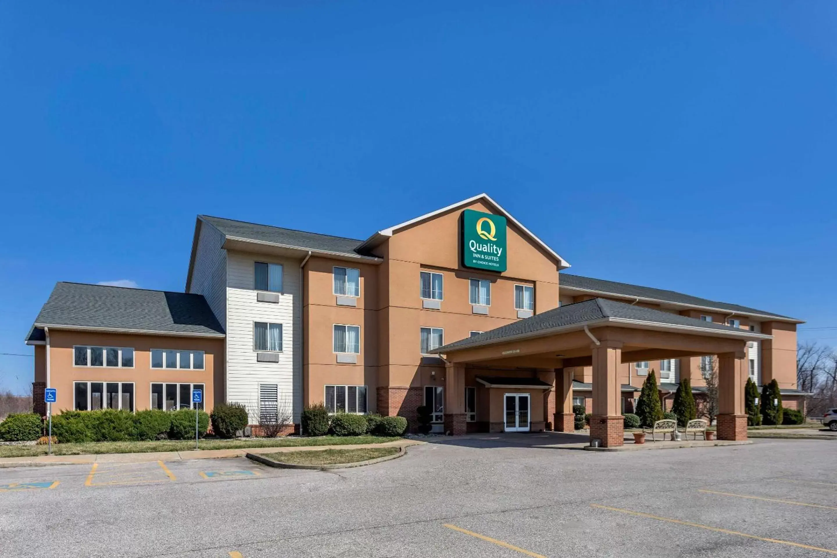 Property Building in Quality Inn & Suites