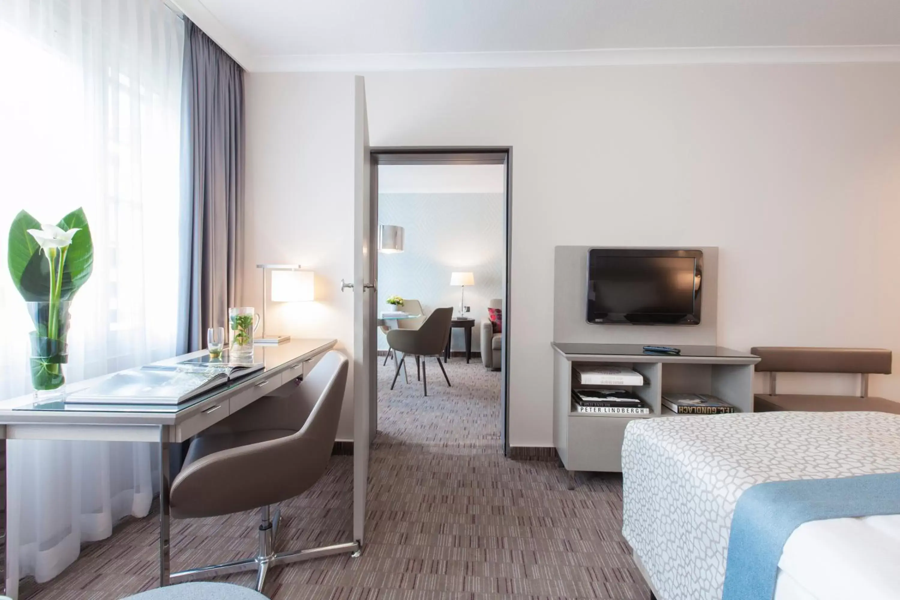 Photo of the whole room, Room Photo in Crowne Plaza Berlin City Centre Ku'damm, an IHG Hotel