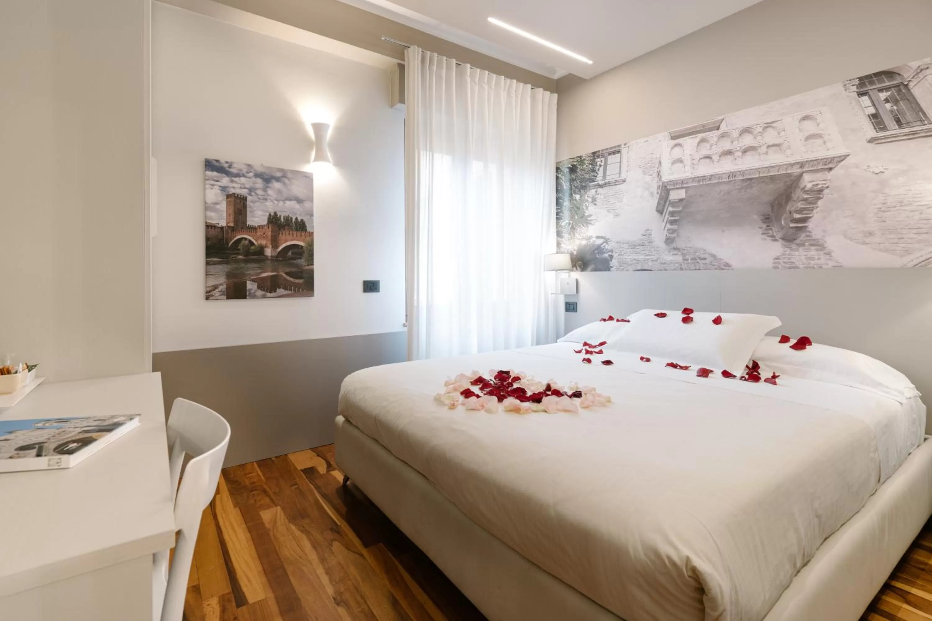 Photo of the whole room, Bed in Hotel Giulietta e Romeo ***S