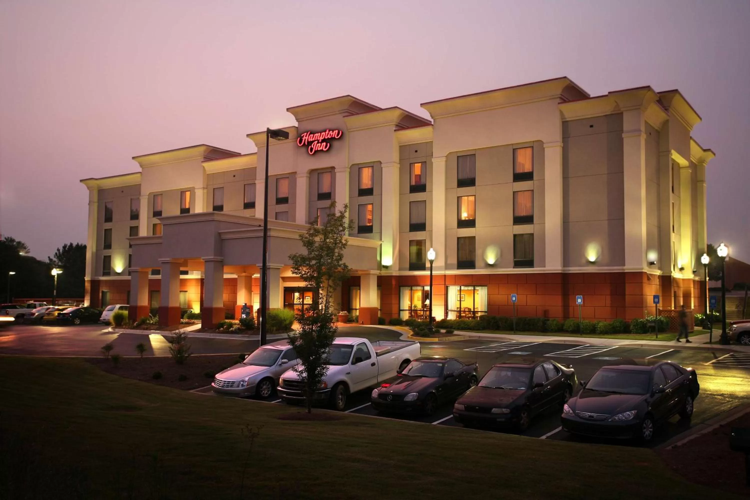 Property building in Hampton Inn Carrollton