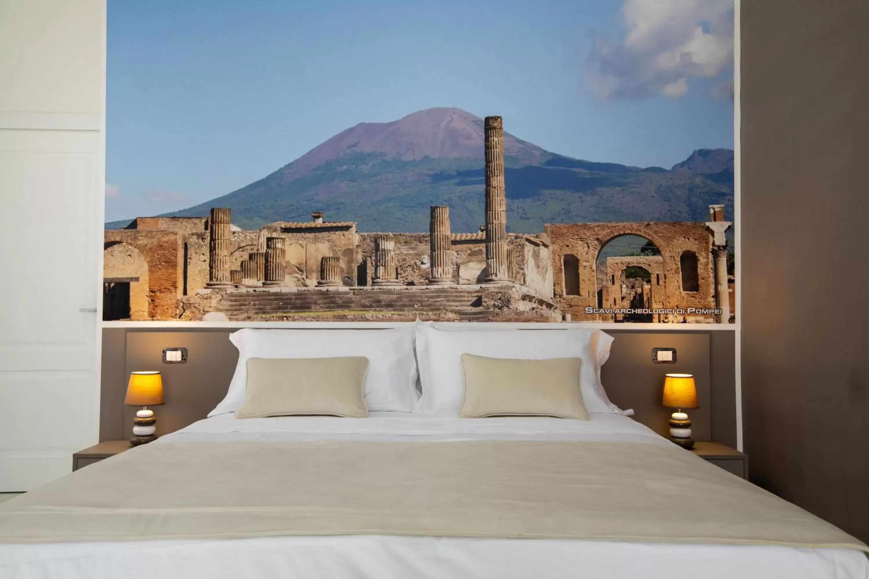 Bed in Palazzo Caracciolo del Sole Bed in Palazzo Caracciolo del Sole