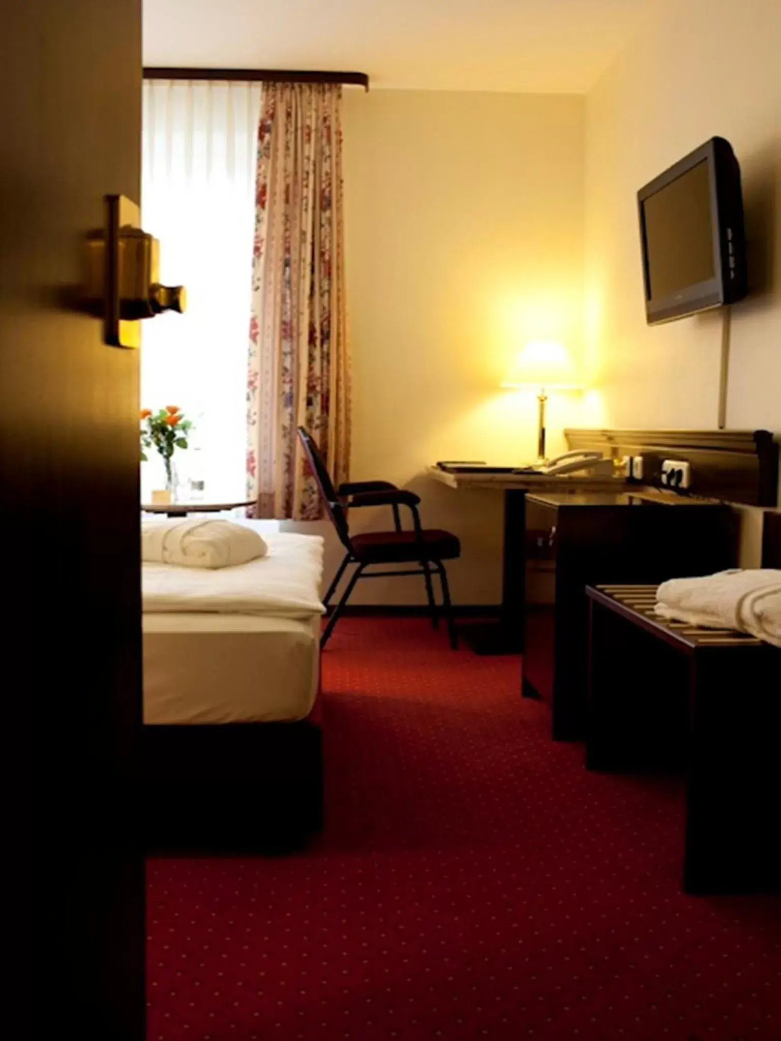 Photo of the whole room, Bed in Sachsenwald Hotel Reinbek Photo of the whole room, Bed in Sachsenwald Hotel Reinbek