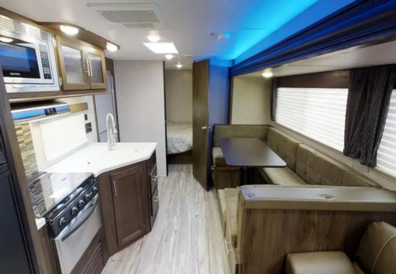 Kitchen or kitchenette, Kitchen/Kitchenette in Grand Canyon RV Glamping