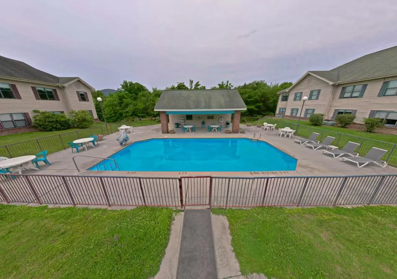 Swimming Pool in All Season Suites