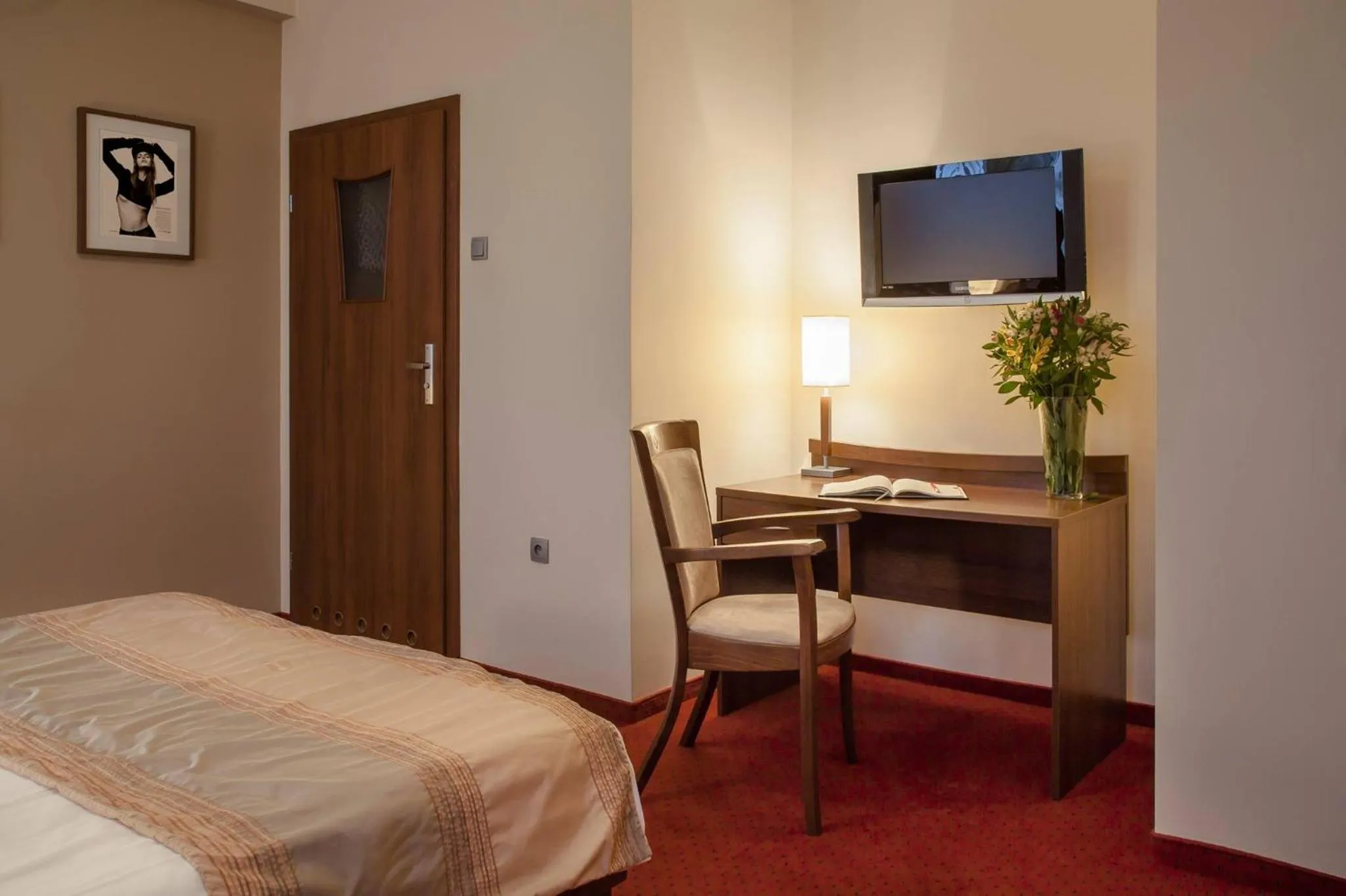 Photo of the whole room, Bed in M Hotel