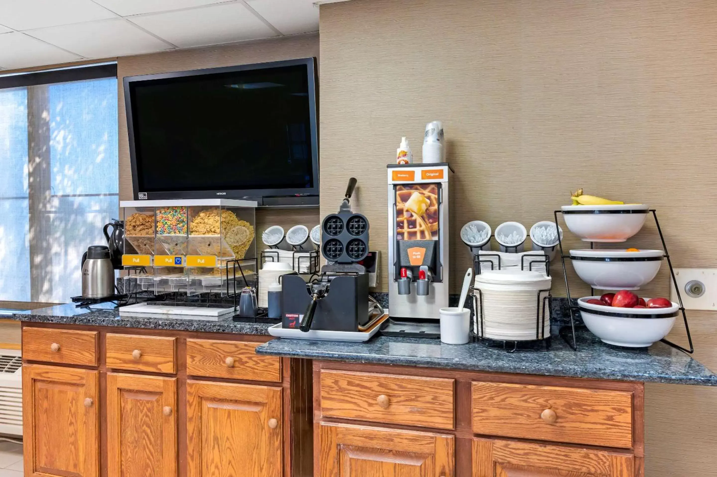 Restaurant/places to eat, Kitchen/Kitchenette in Comfort Inn Anderson South