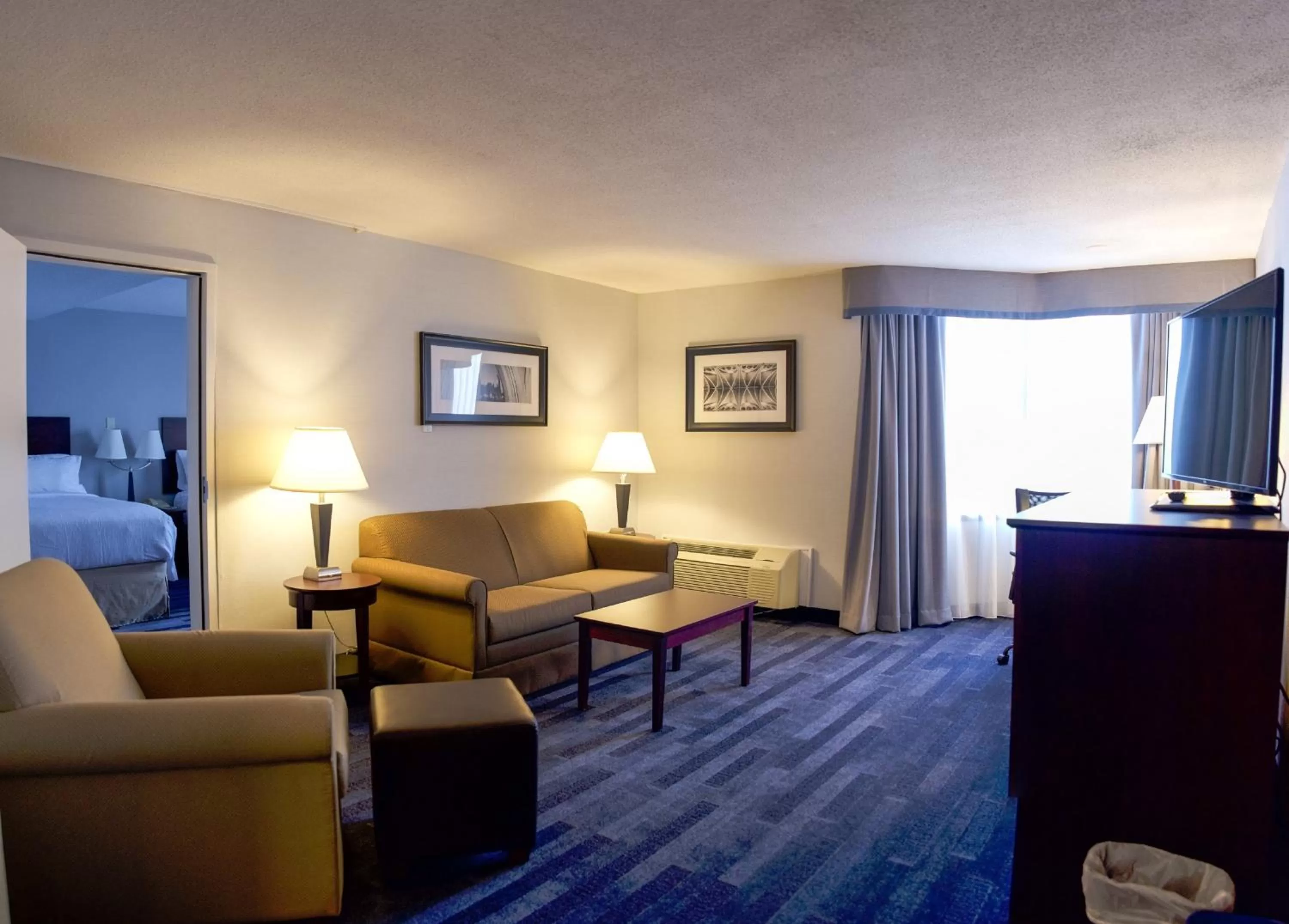 Photo of the whole room in Holiday Inn Ottawa East by IHG