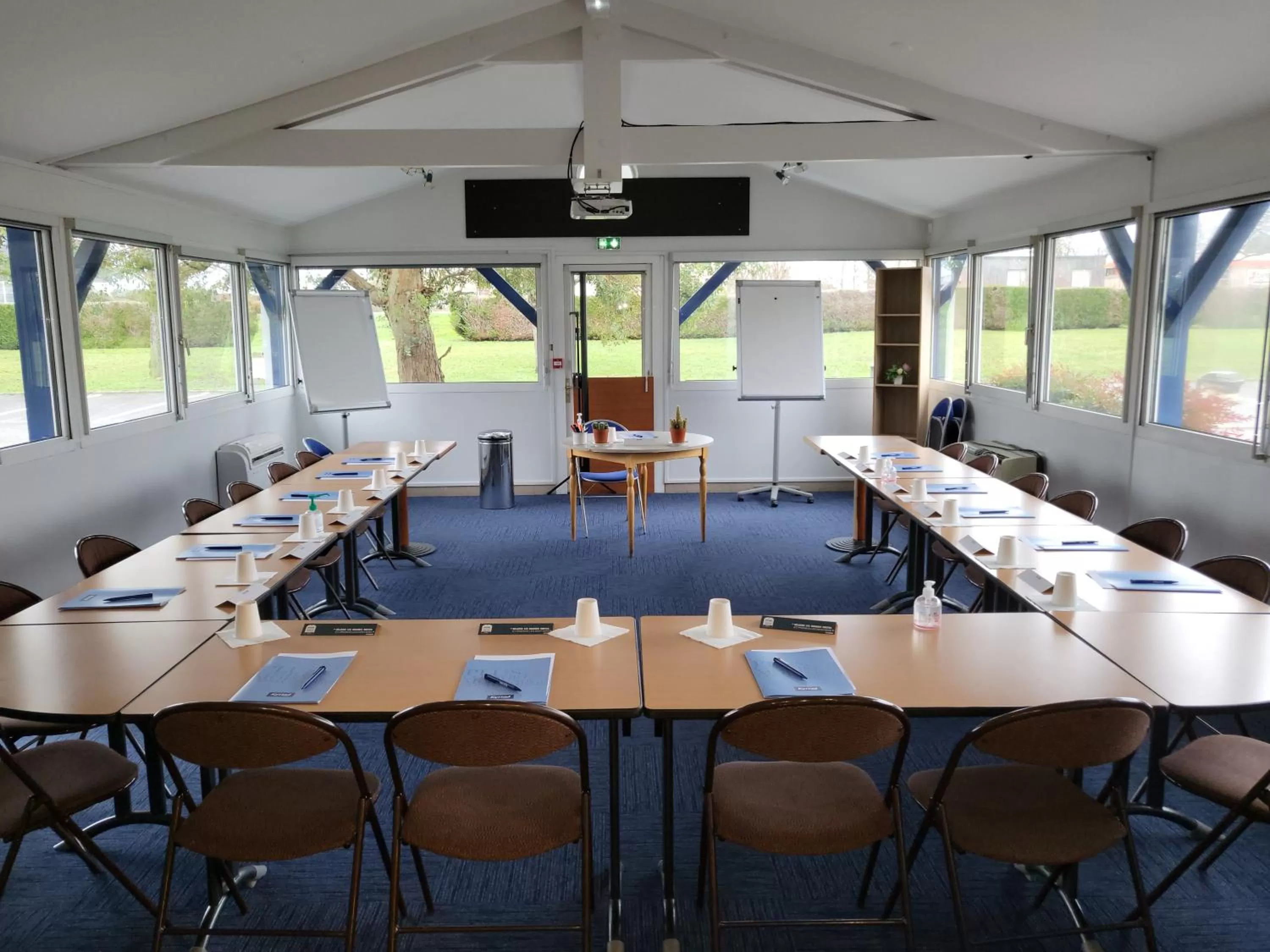 Meeting/conference room in Kyriad Bourges Sud