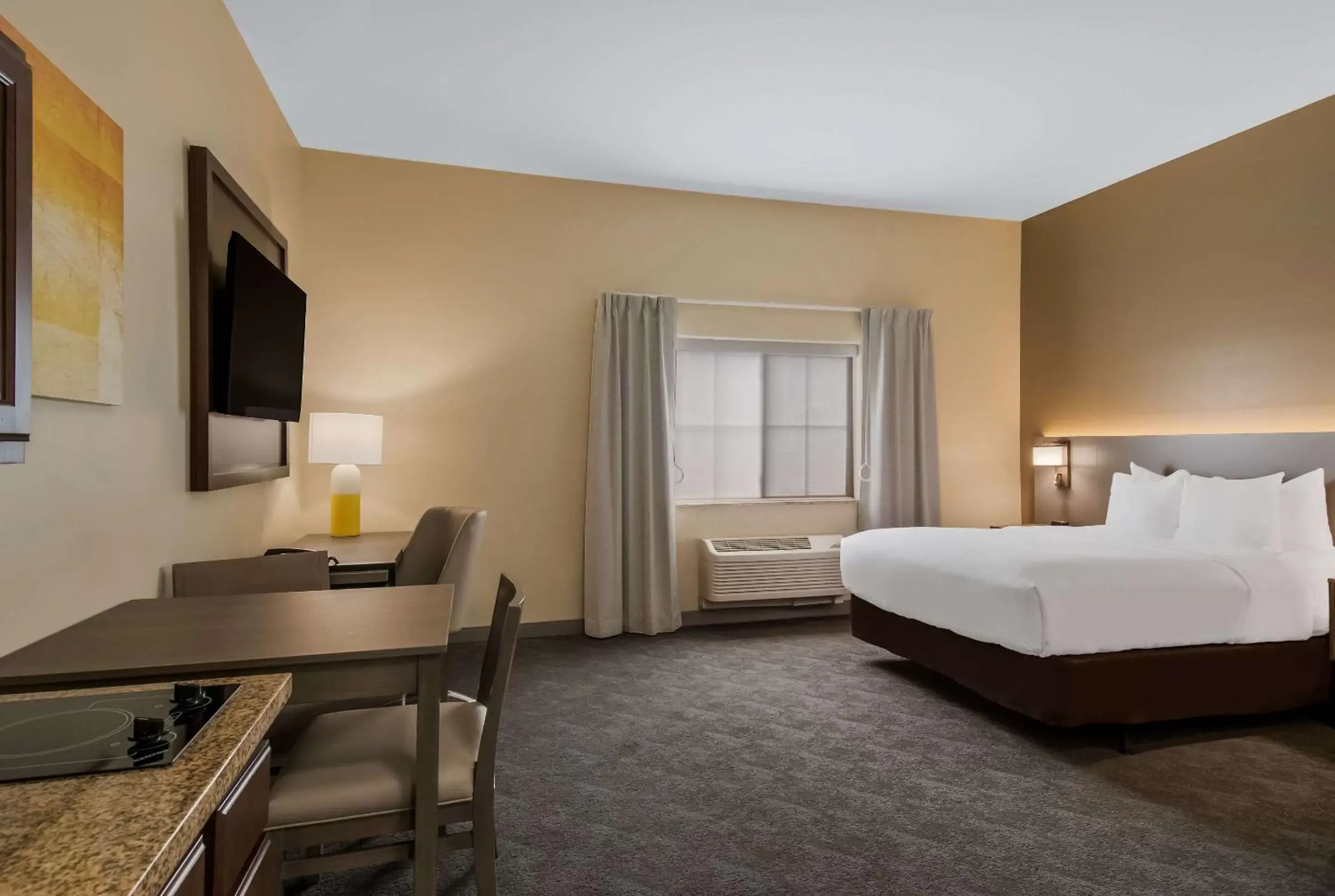 Bedroom in Comfort Inn & Suites Barnesville - Frackville