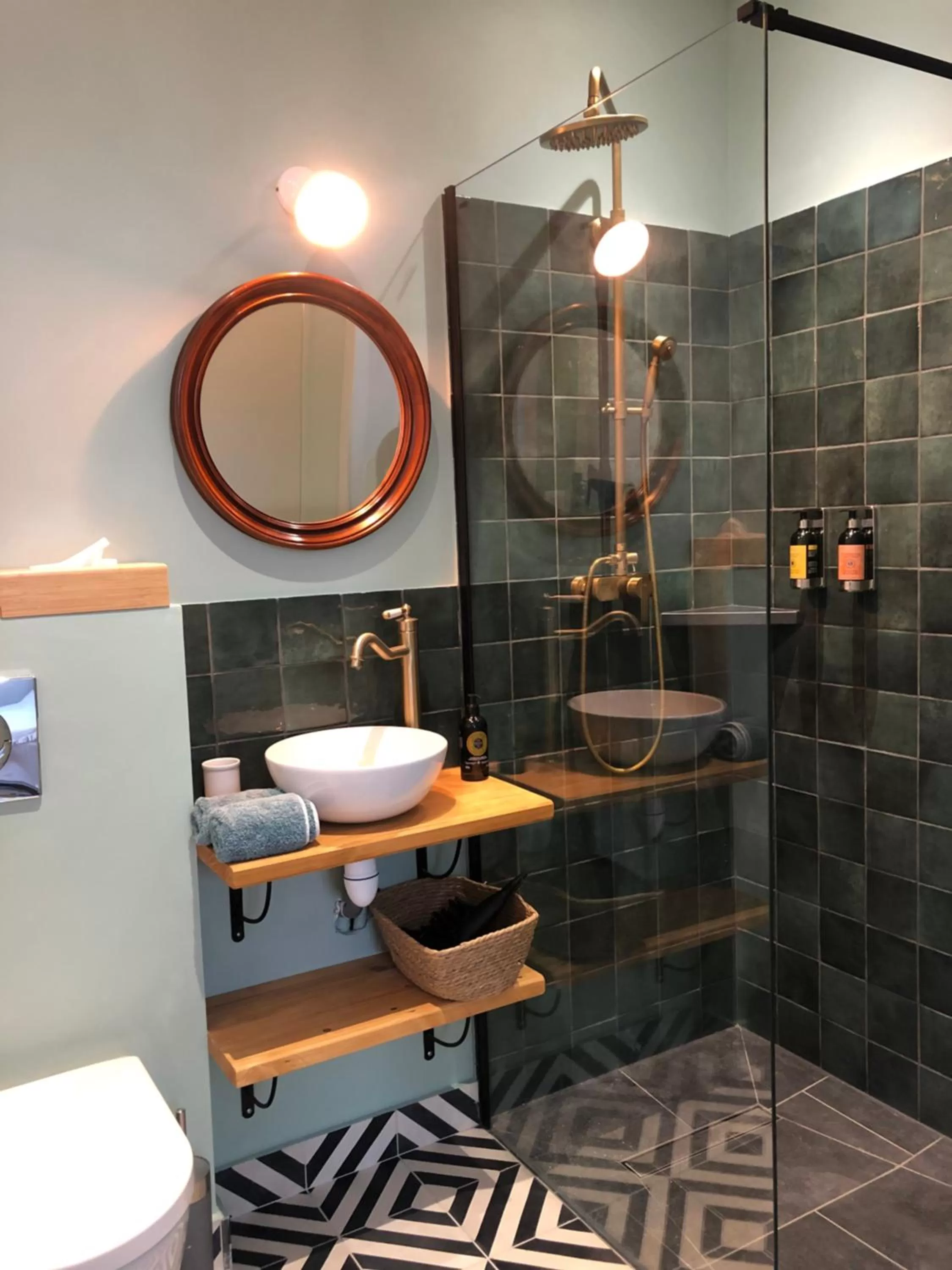 Shower, Bathroom in Maison Tassigny