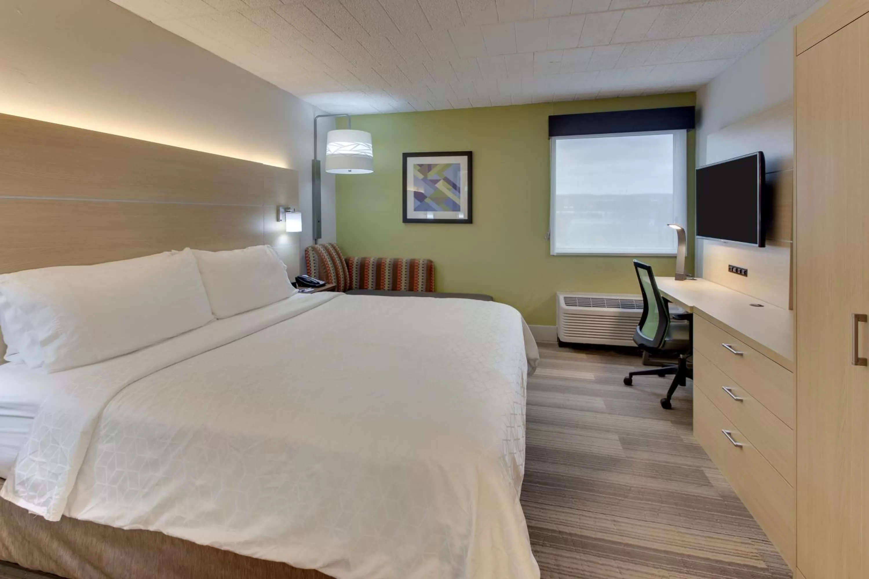 Photo of the whole room, Bed in Holiday Inn Express Pittston - Scranton Airport by IHG