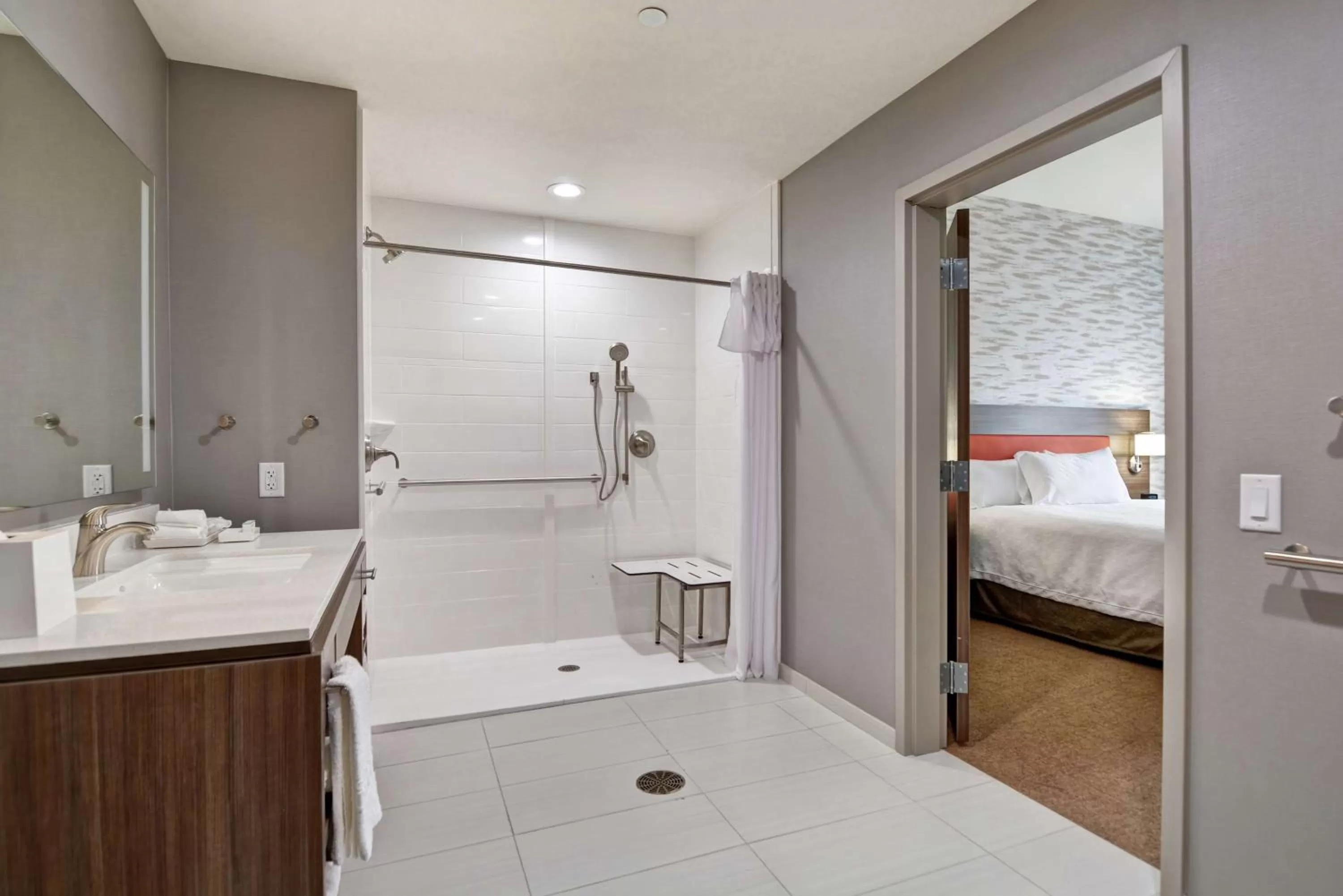 Bathroom, Bed in Home2 Suites By Hilton Bedford Dfw West