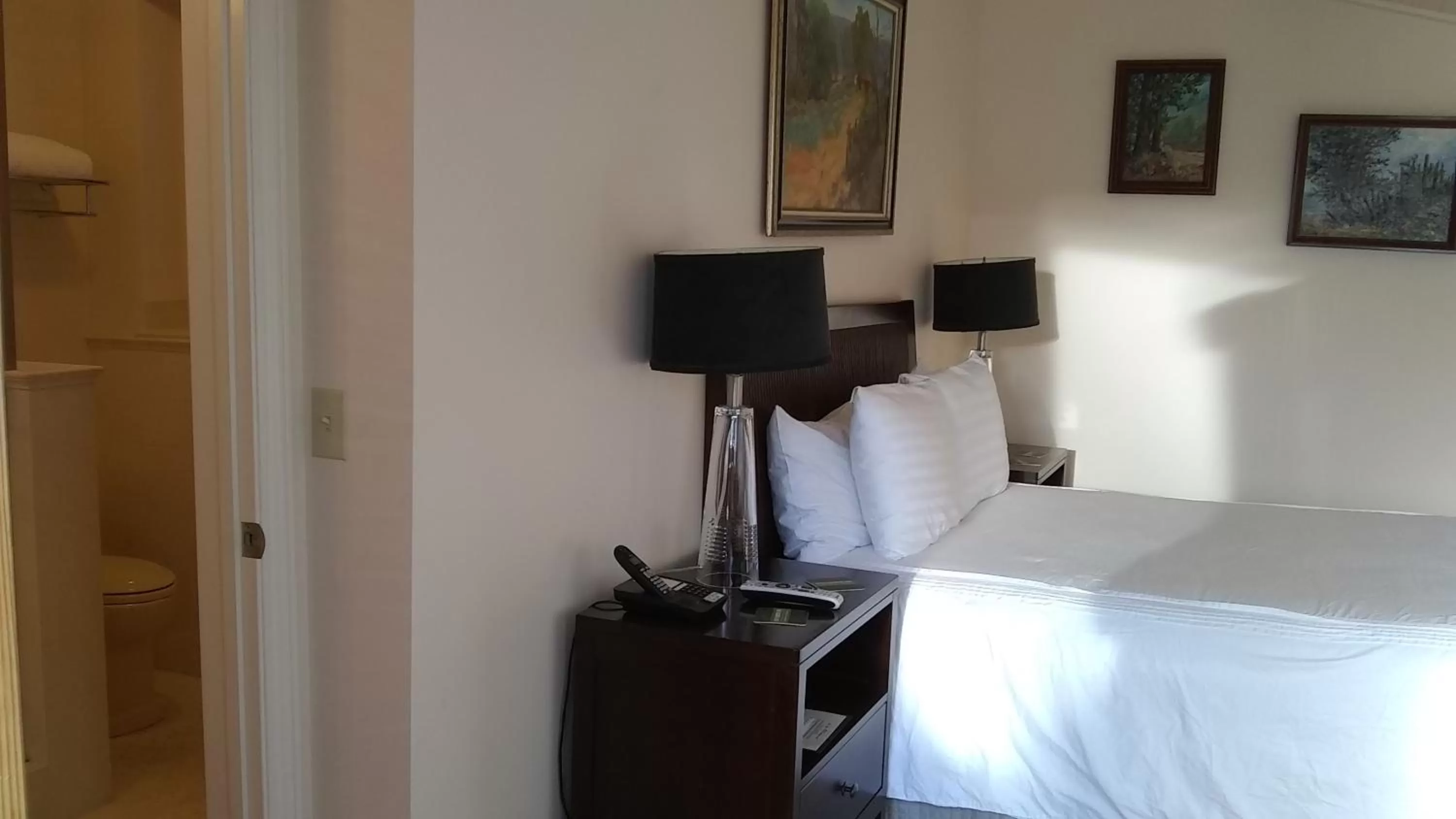 Bedroom, Bed in Noyo Harbor Inn