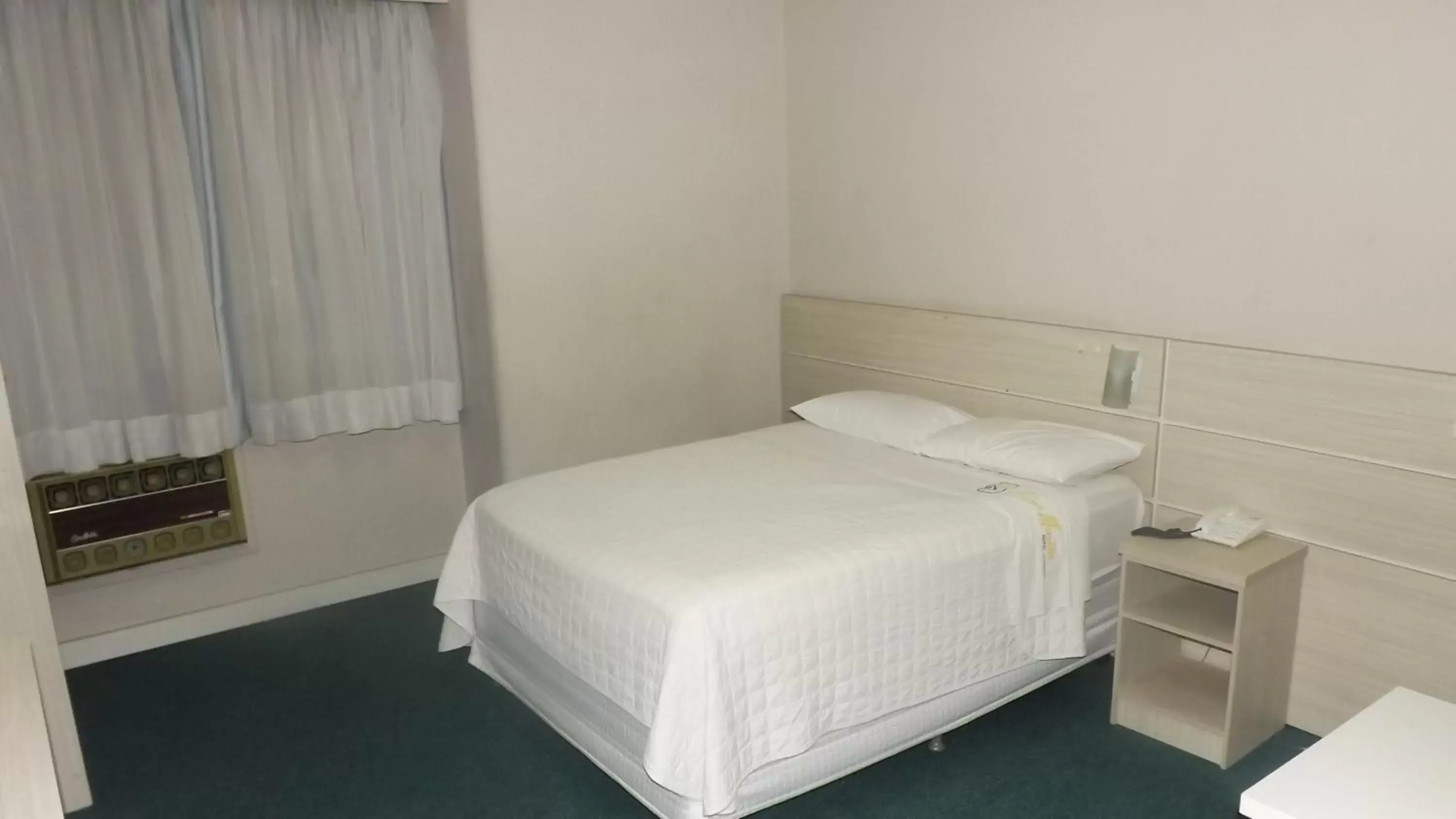 Photo of the whole room, Bed in Rede Andrade San Martin