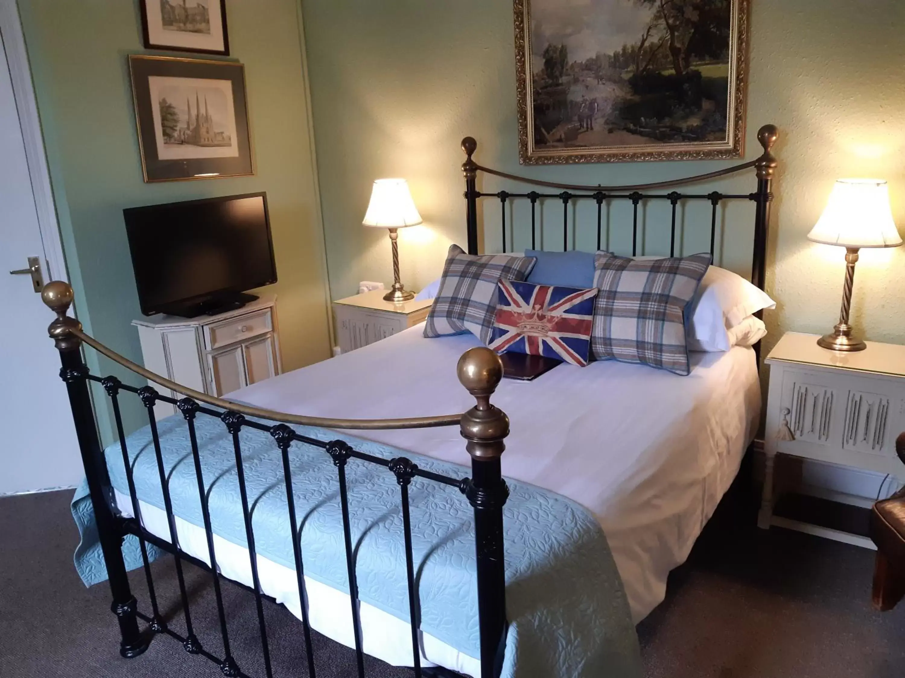 Bed in Holywell House