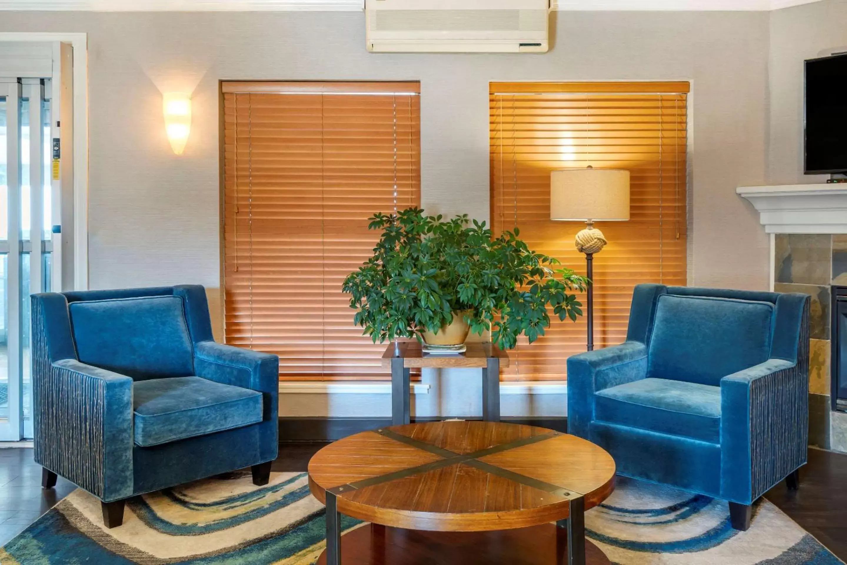 Lobby or reception, Seating Area in Elizabeth Oceanfront Suites, Ascend Hotel Collection