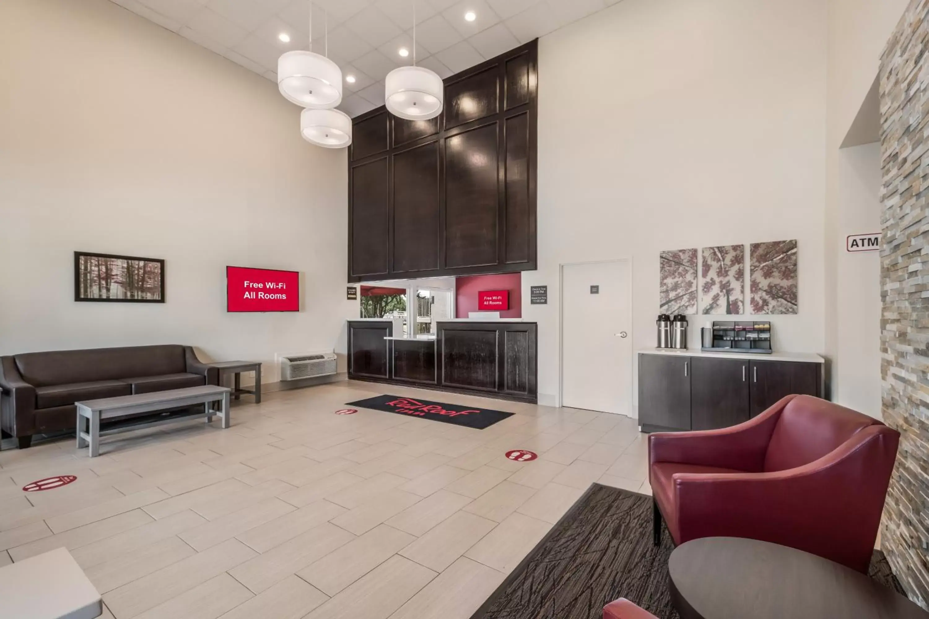 Lobby or reception, Lounge/Bar in Red Roof Inn Lewisville