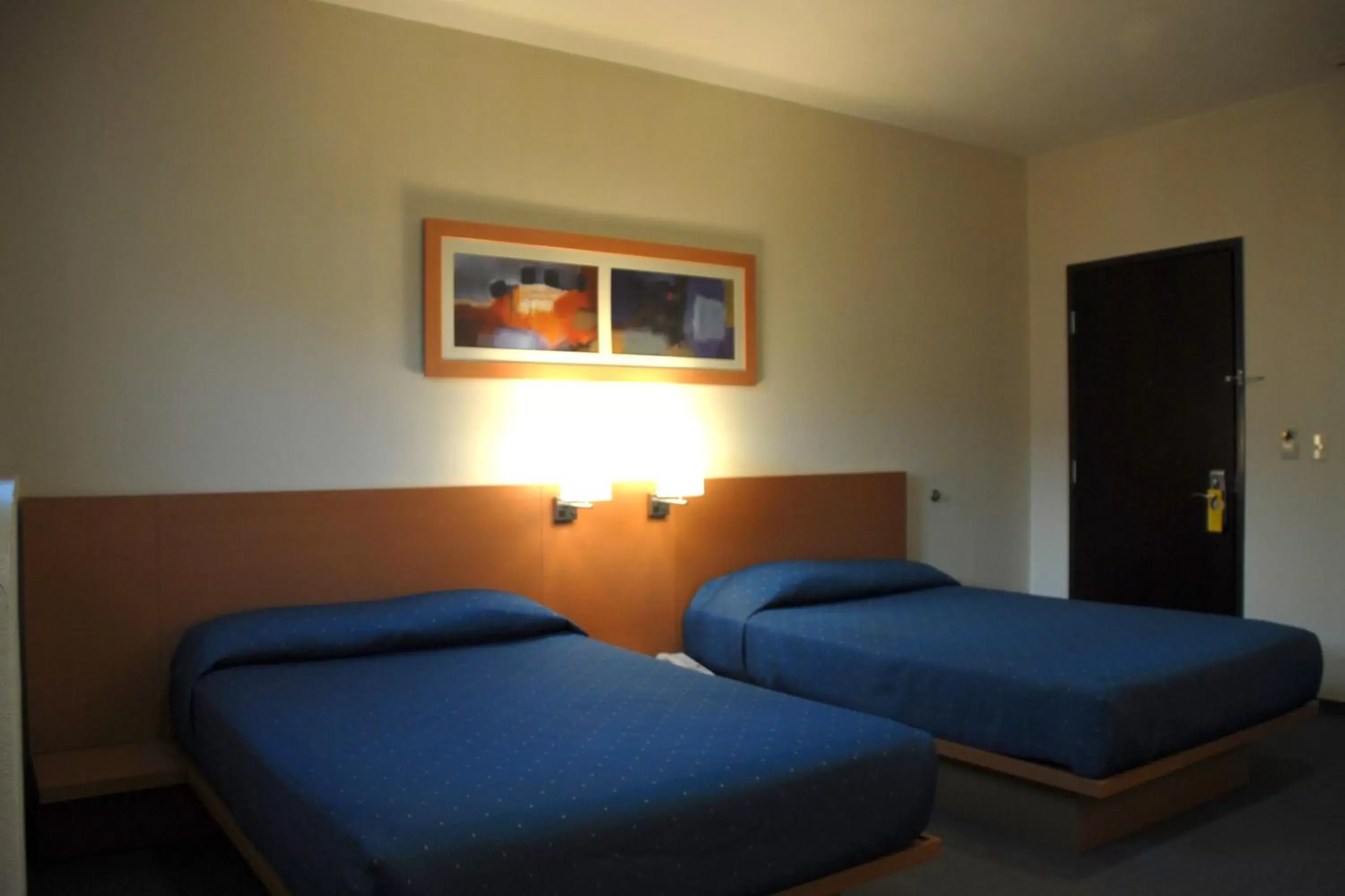 Photo of the whole room, Bed in Holiday Inn Express Morelia Centro Historico