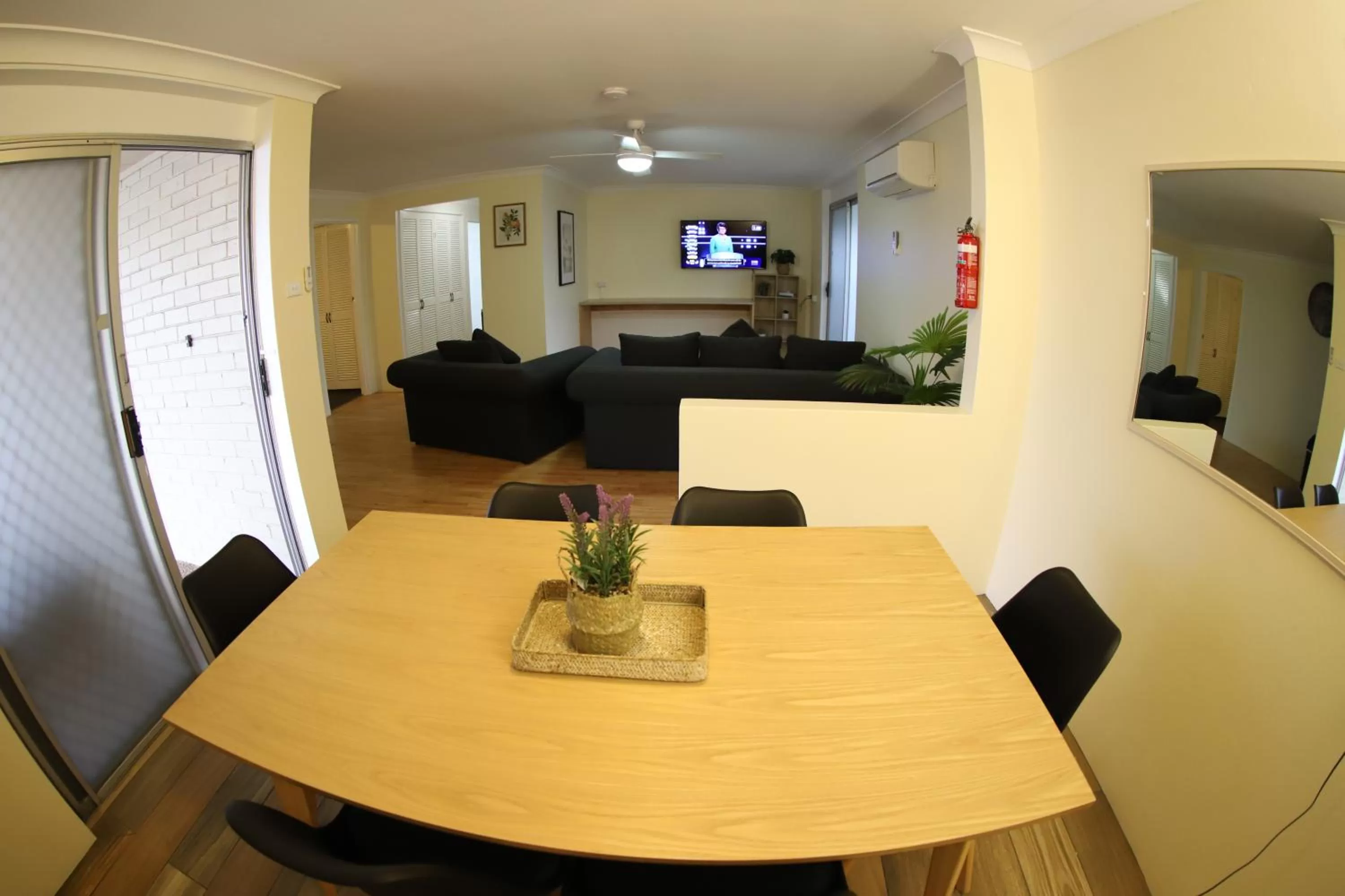 Seating area in Sleepy Hill Motor Inn