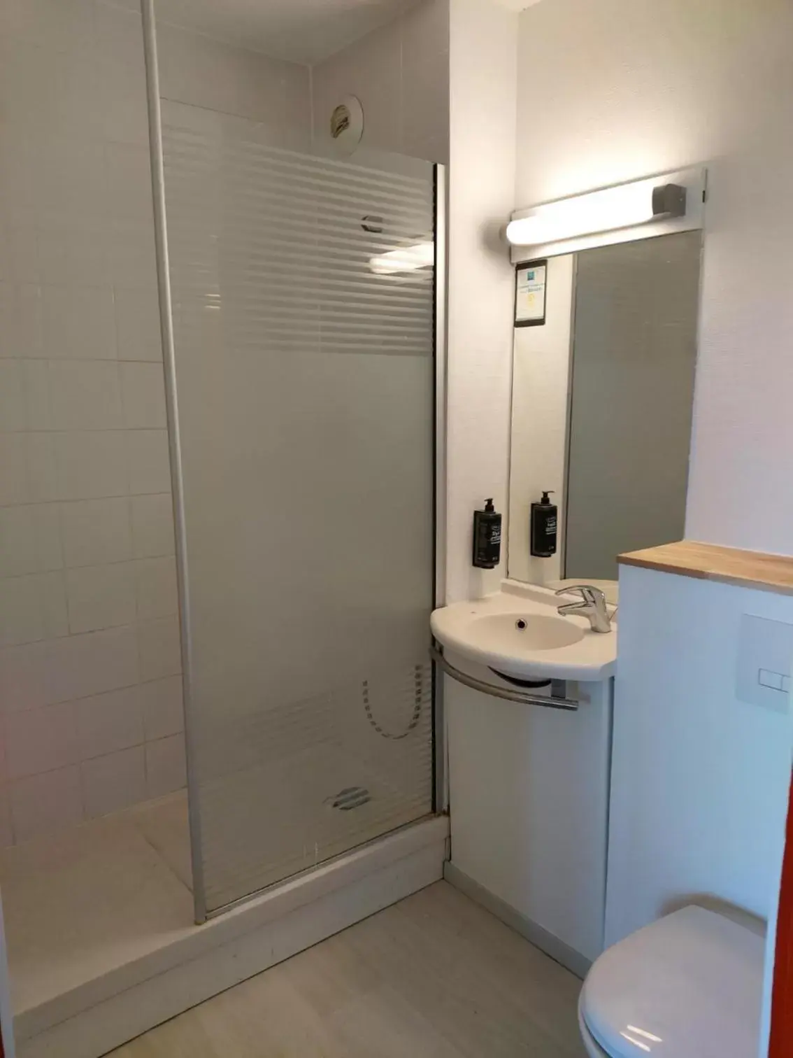 Bathroom in Ibis Budget Agen