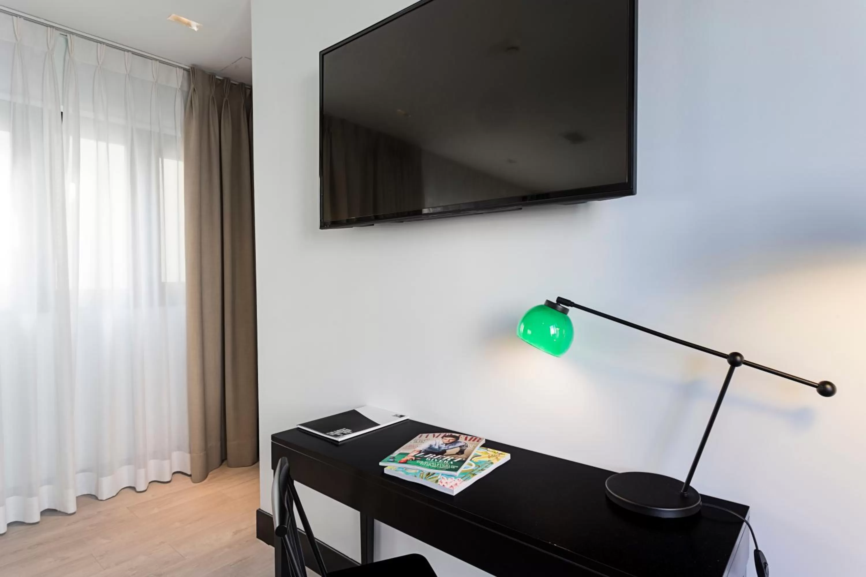 Decorative detail in One Shot Luchana