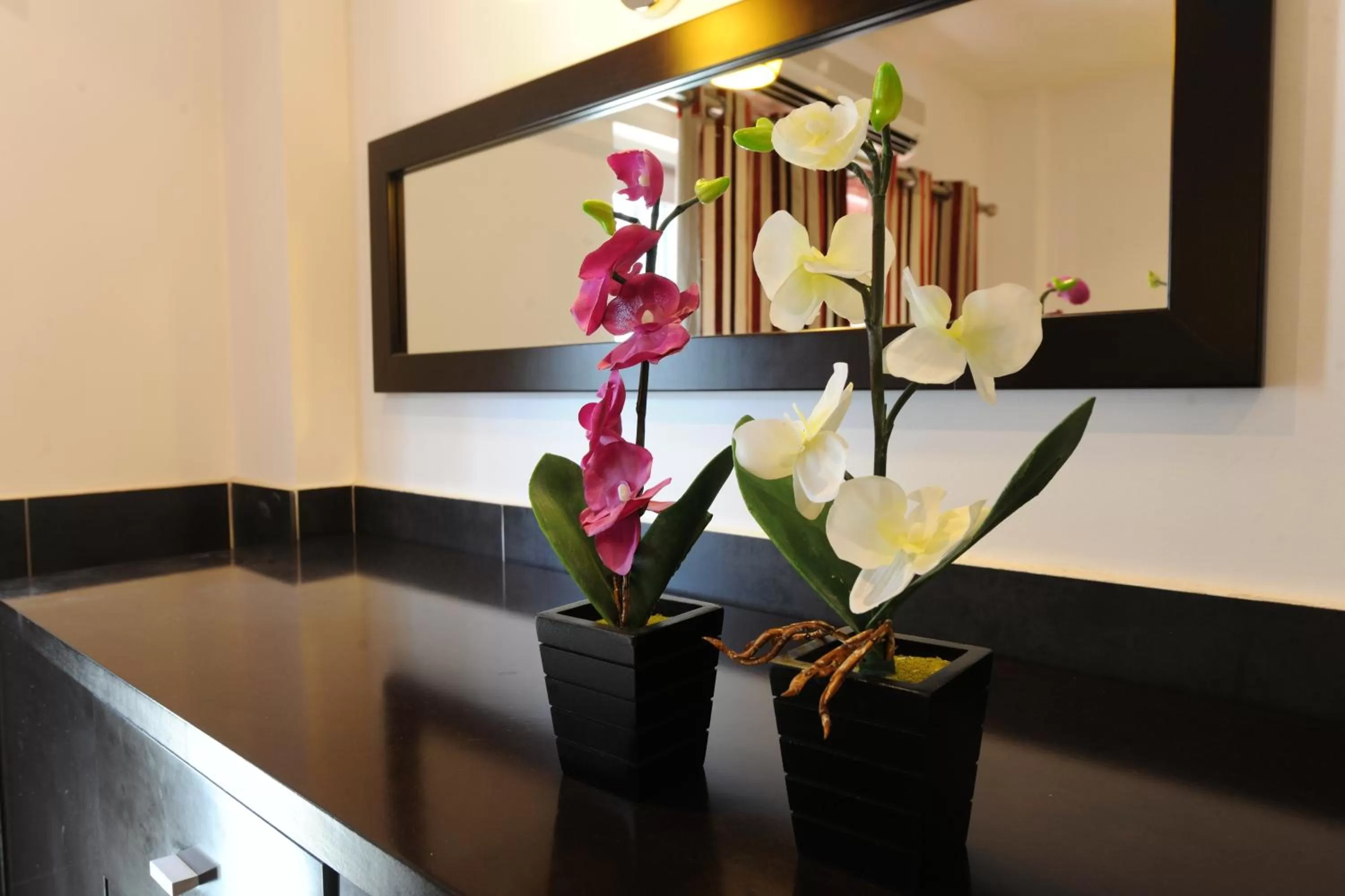 Restaurant/places to eat in Inn Luanda