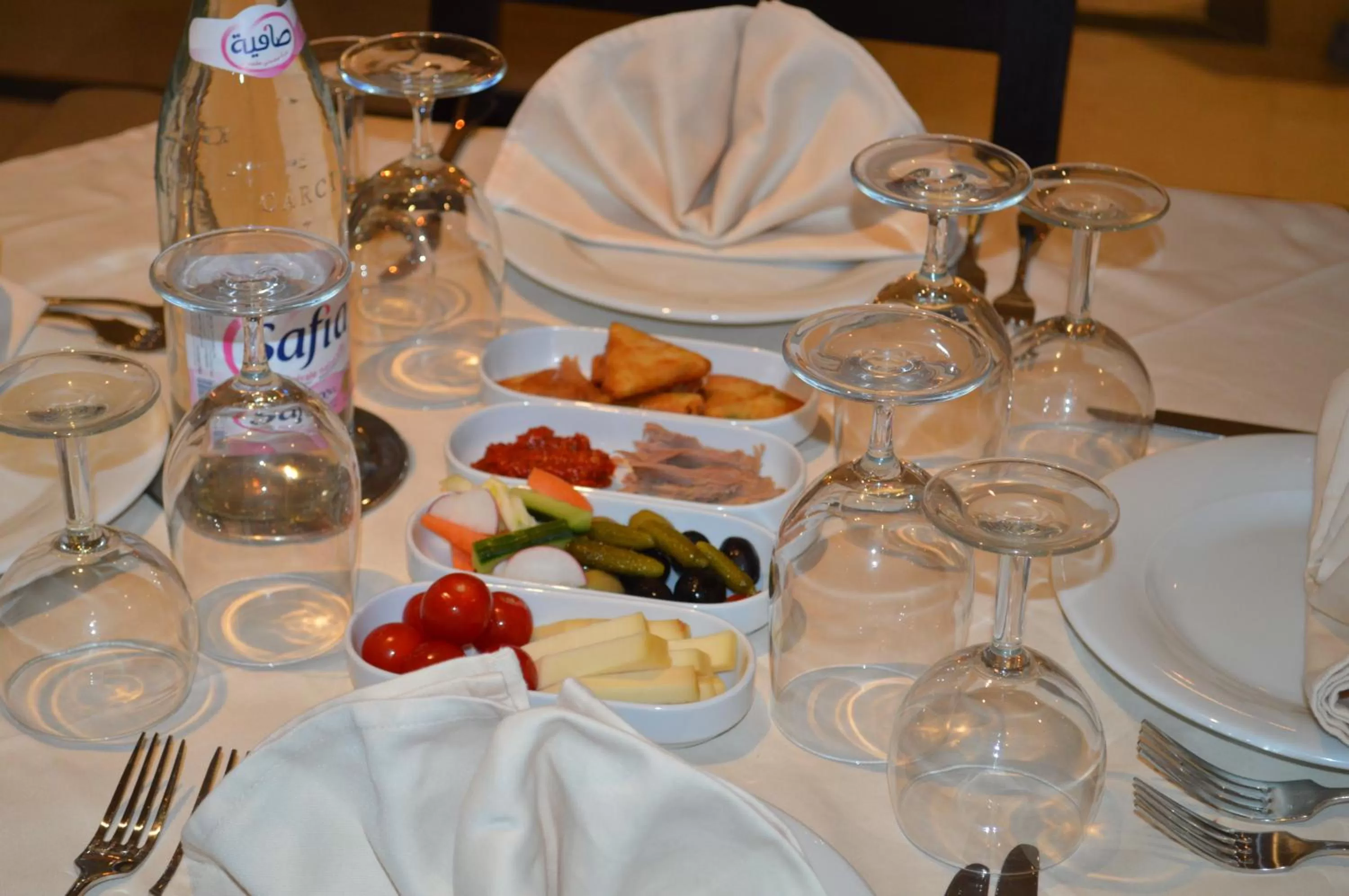 Restaurant/places to eat in Castilia suites