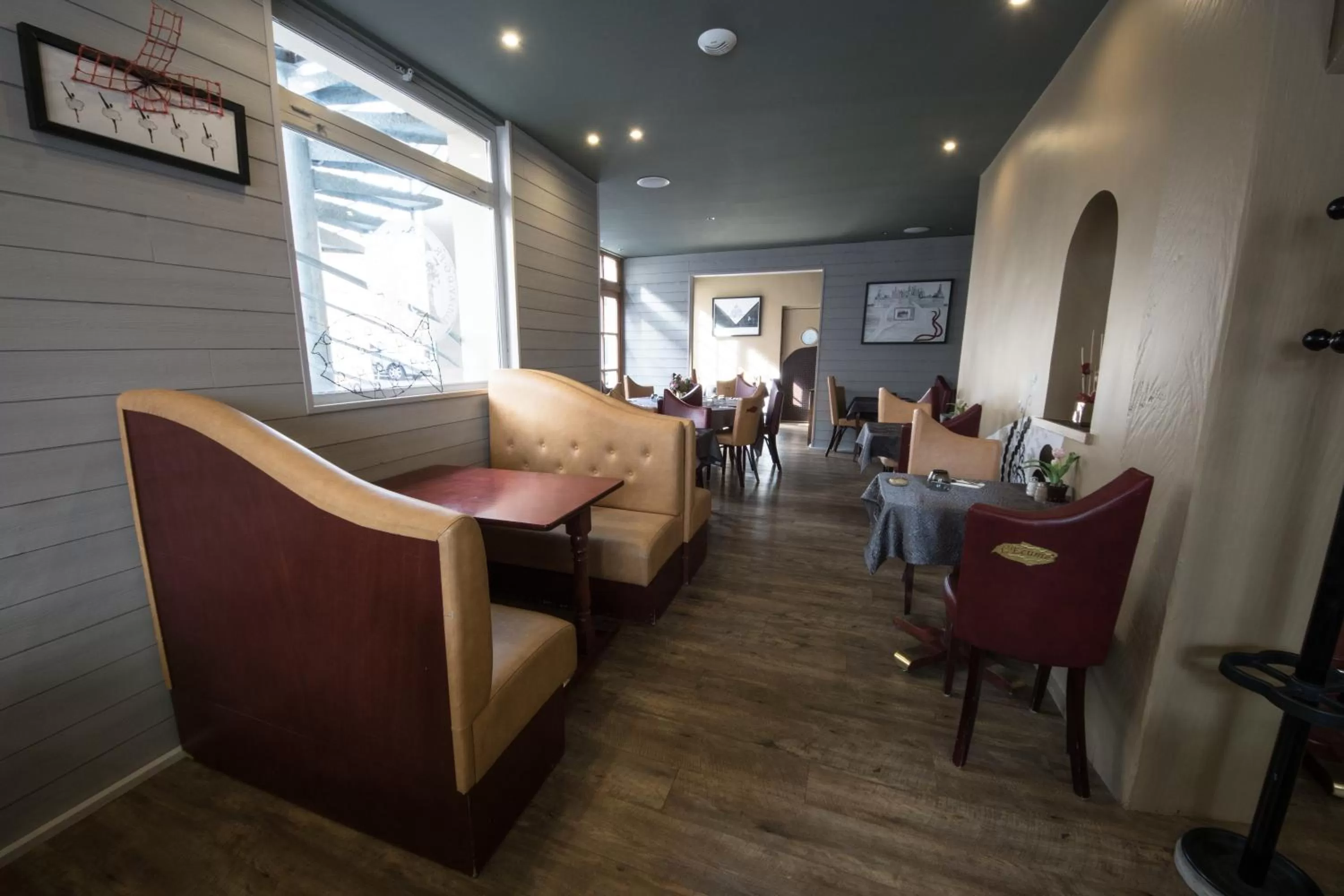 Restaurant/places to eat in L'HÔTEL de CHARTRES