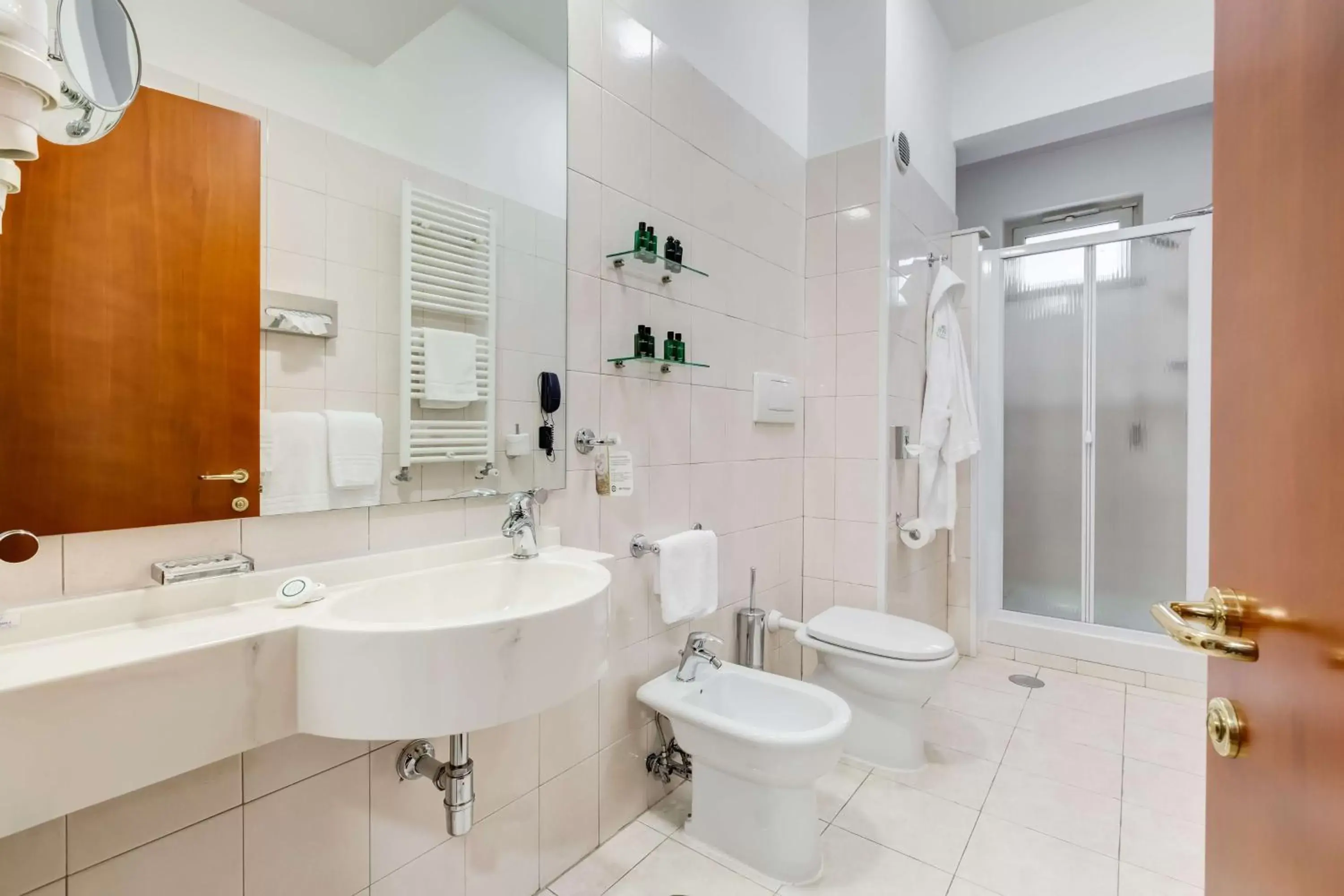 Shower, Bathroom in Best Western Hotel Rocca