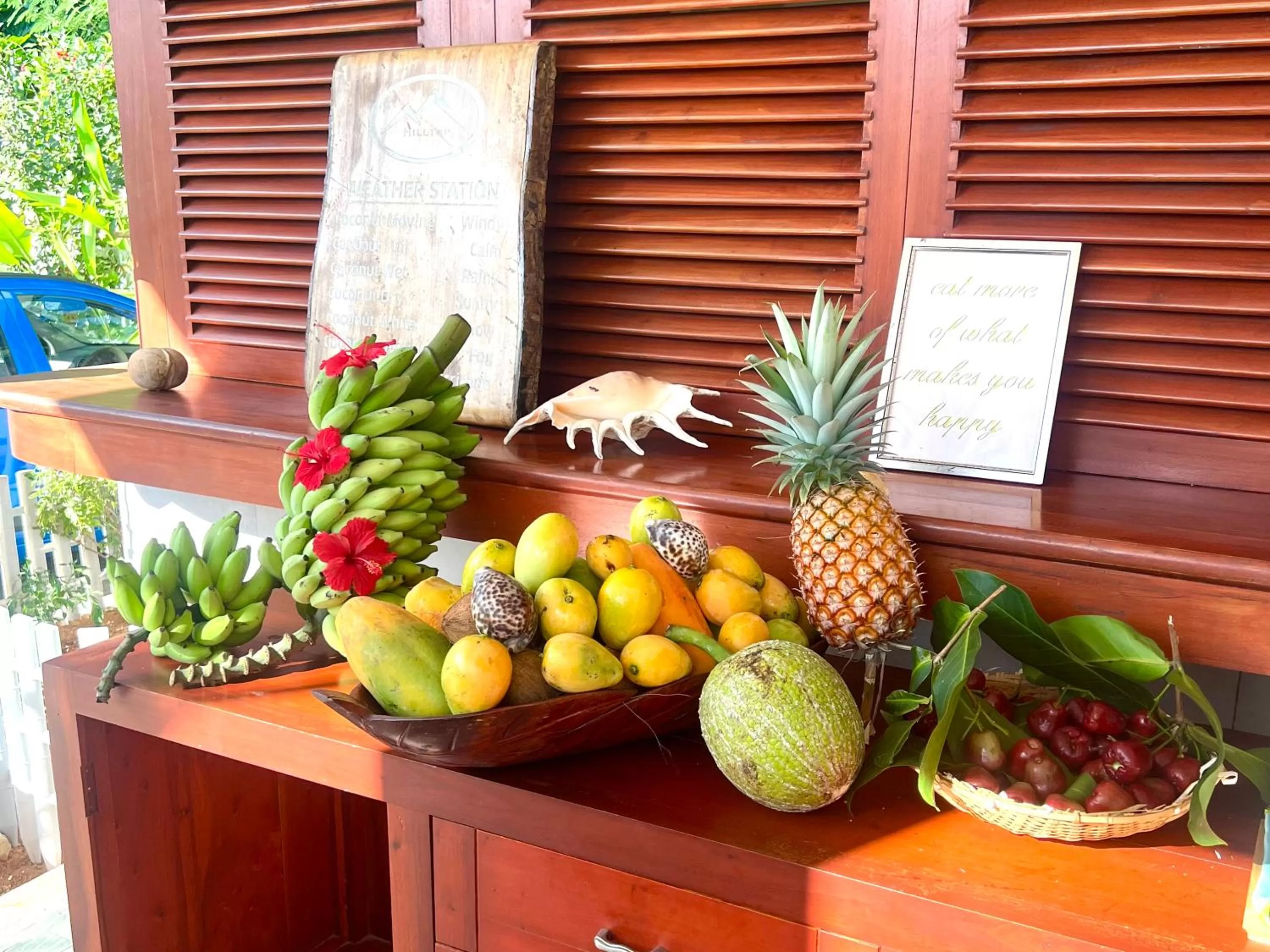 Food and drinks in Hilltop Boutique Hotel