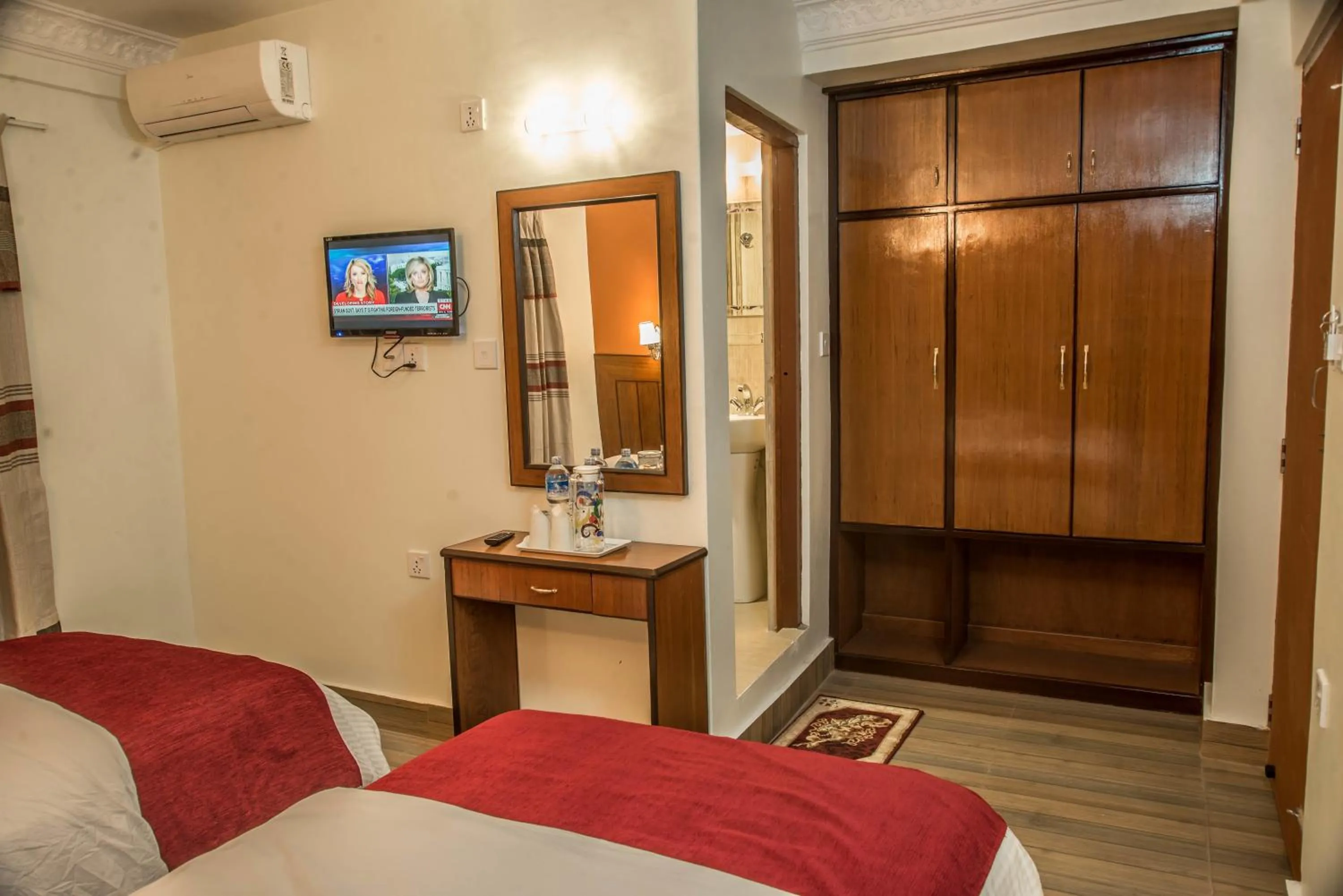 Bedroom, Bed in Hotel Silver Oaks Inn