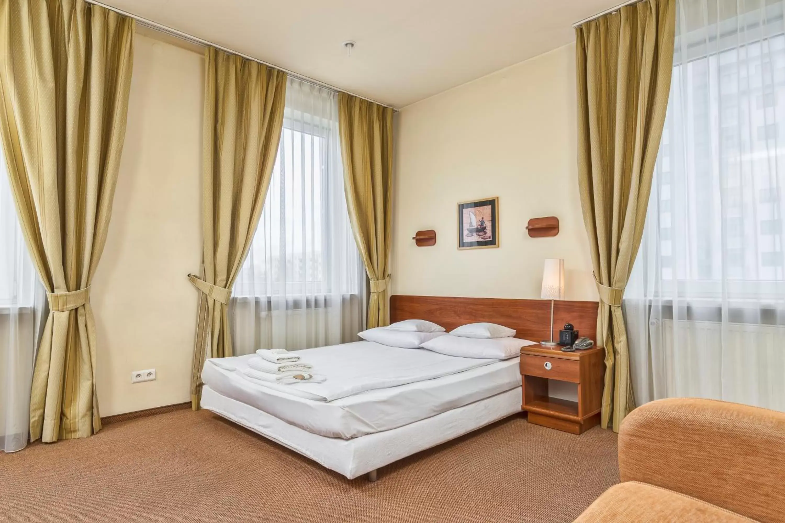 Property building, Bed in Hotel Colibra