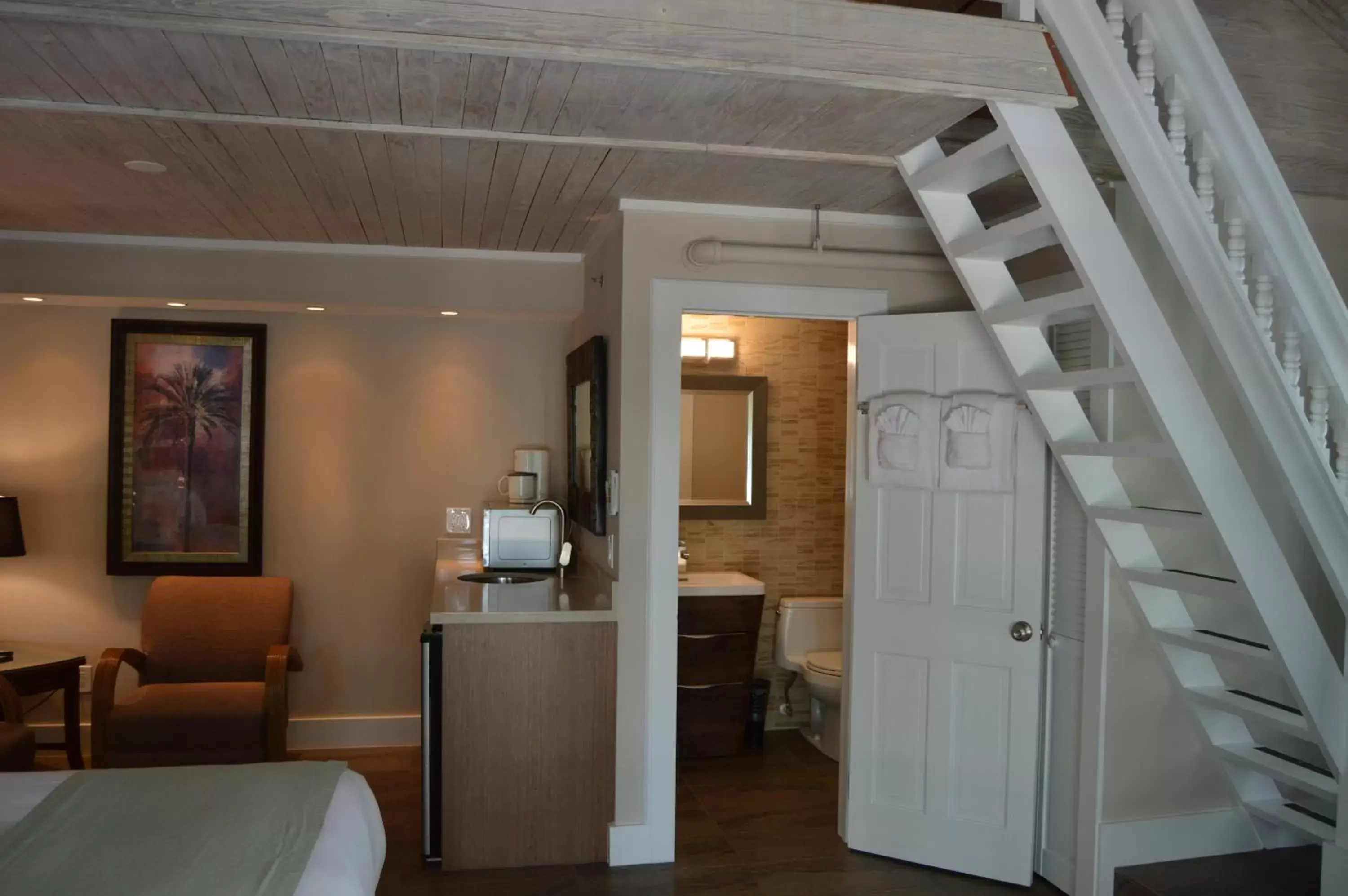 Bedroom, Kitchen/Kitchenette in Douglas House