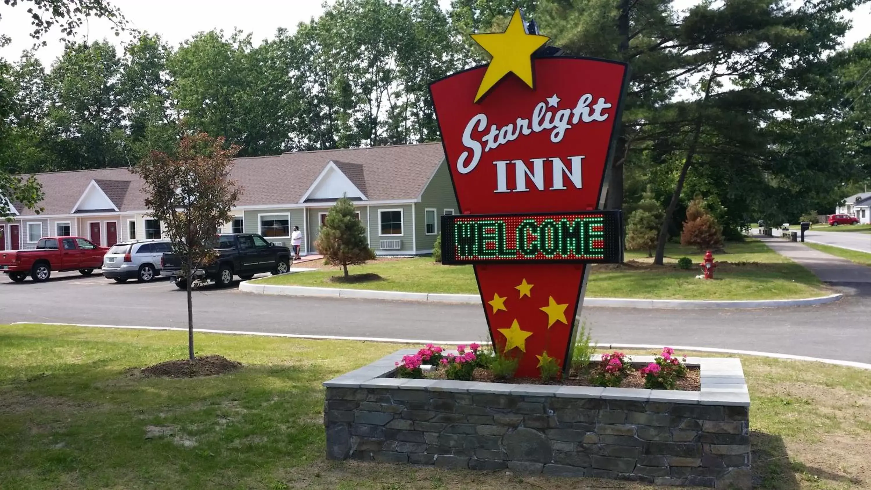 Facade/entrance, Property Building in Starlight Inn