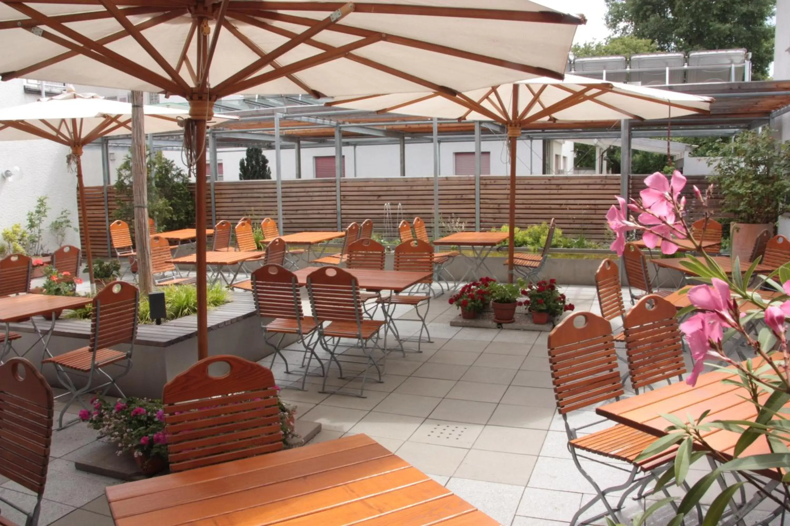 Balcony/Terrace, Restaurant/Places to Eat in Art-Hotel Erlangen