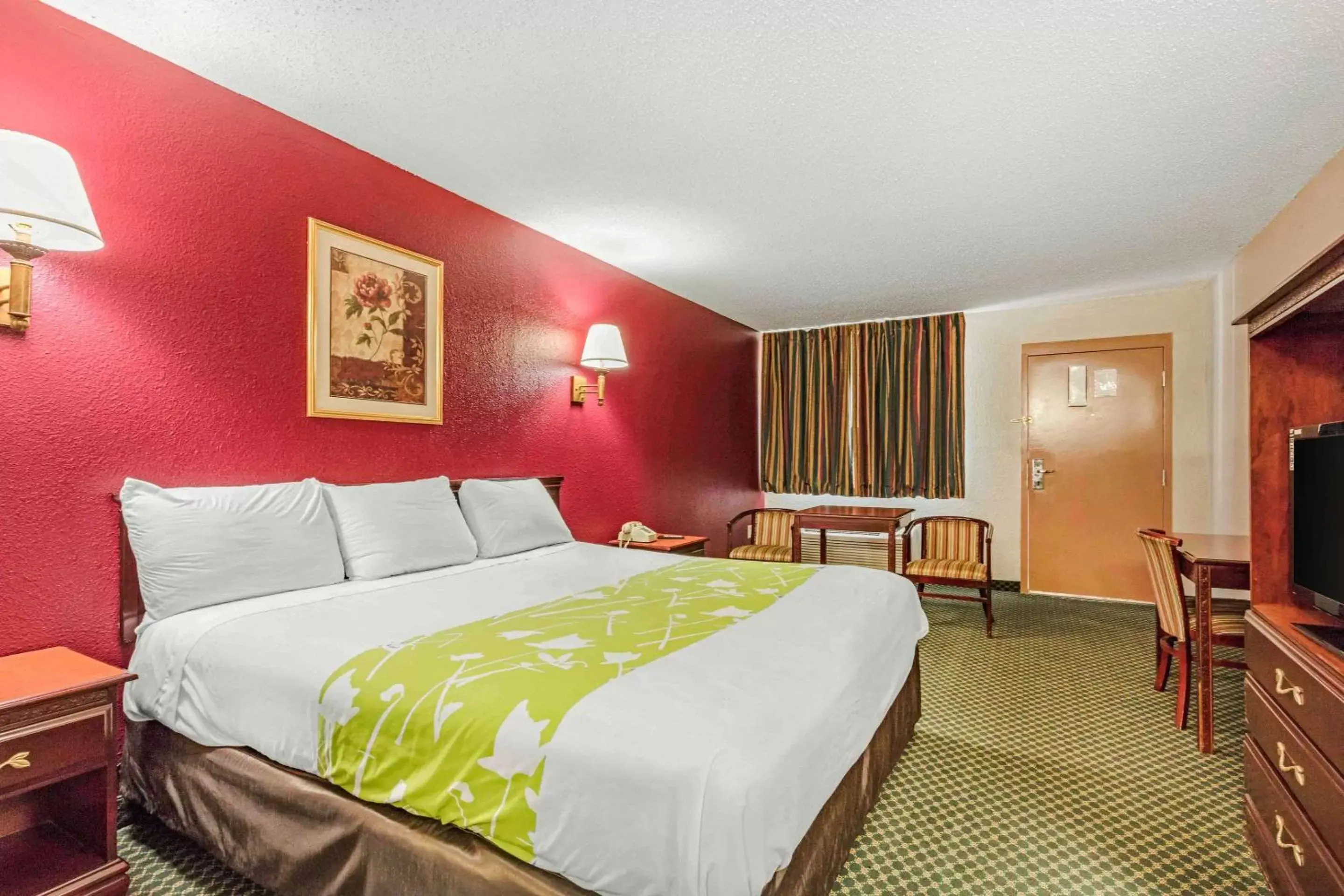 Property building, Bed in Rodeway Inn Prattville I-65