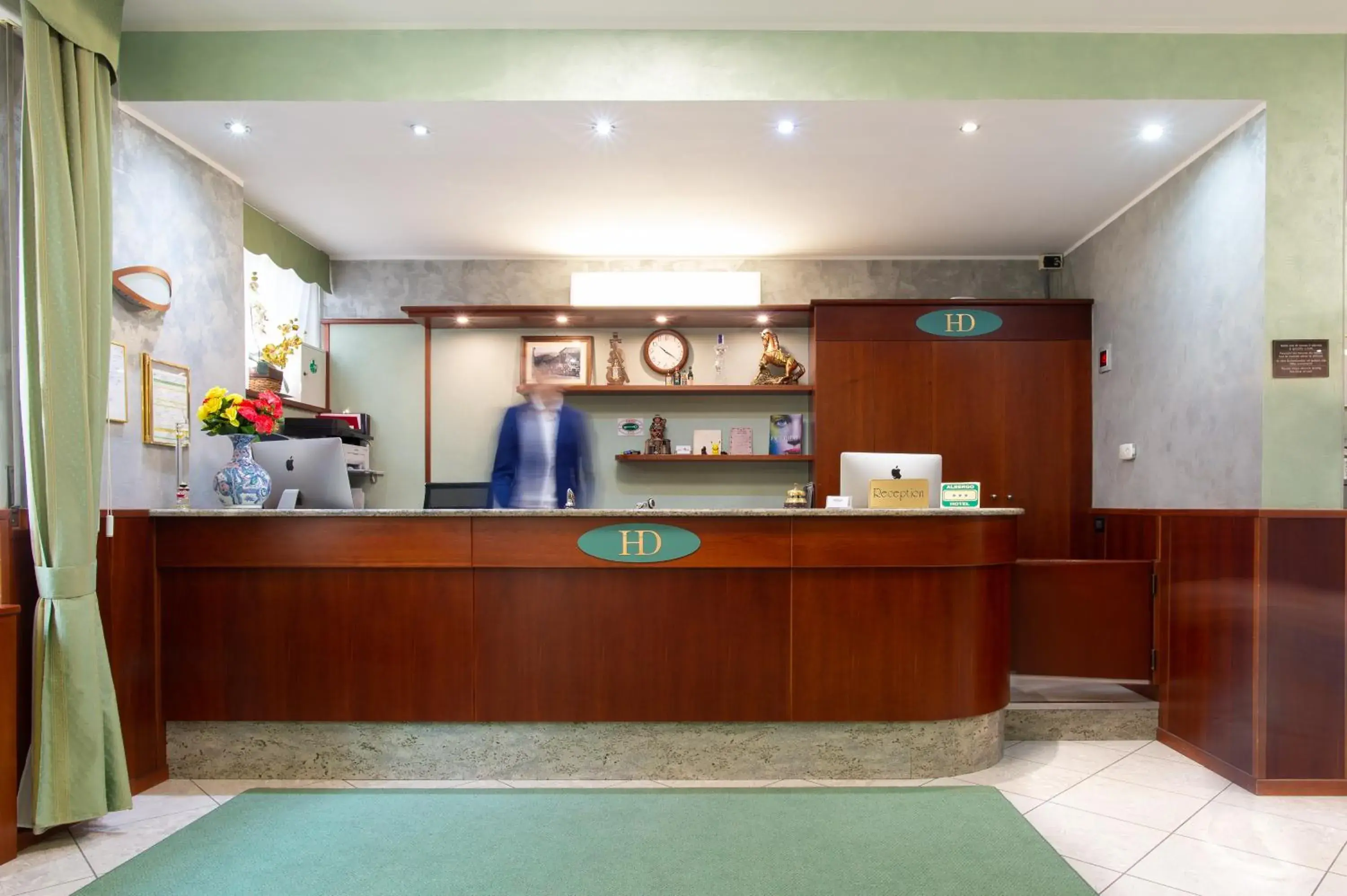 Staff, Lobby/Reception in Hotel Dor