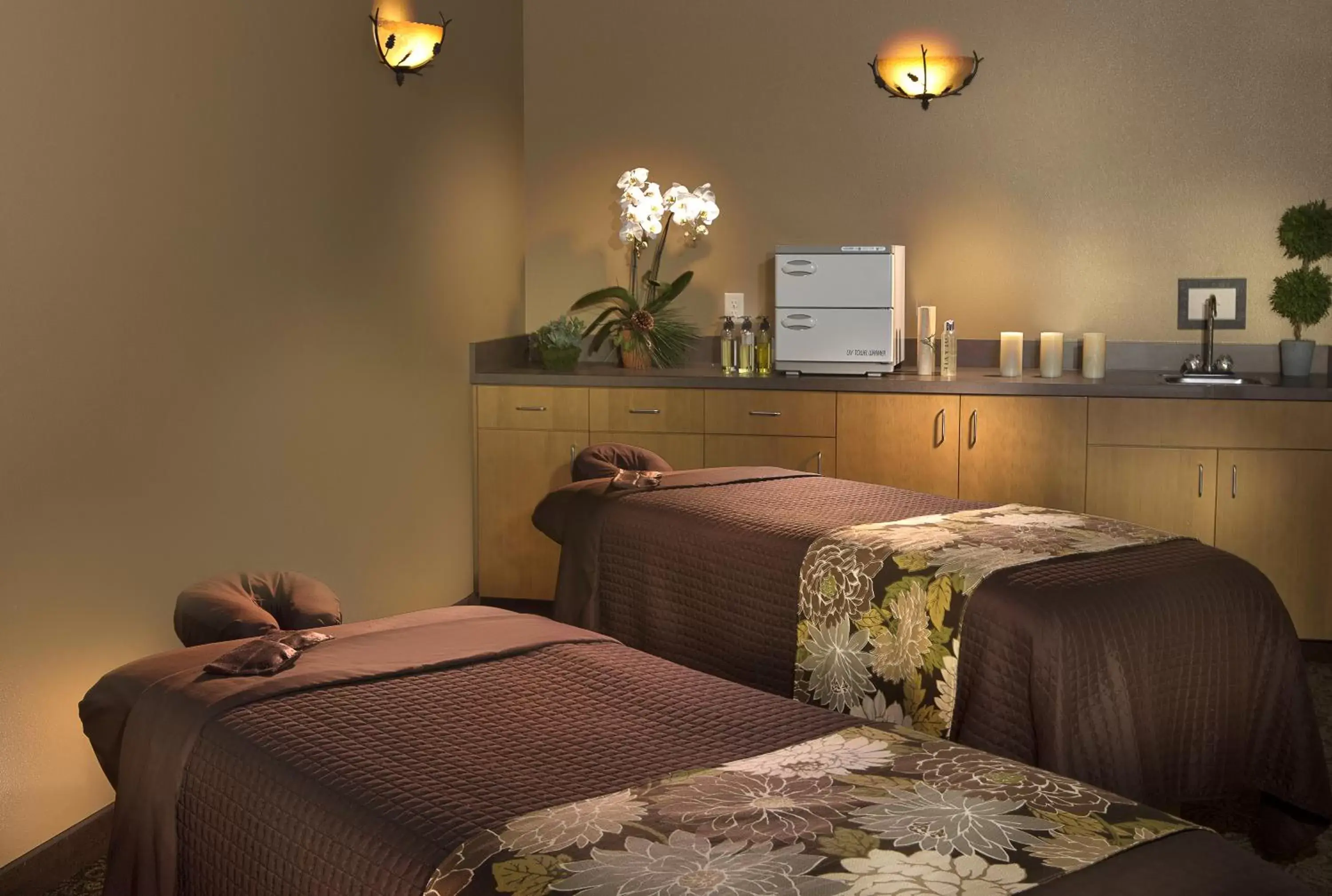 Massage, Bed in Icicle Village Resort