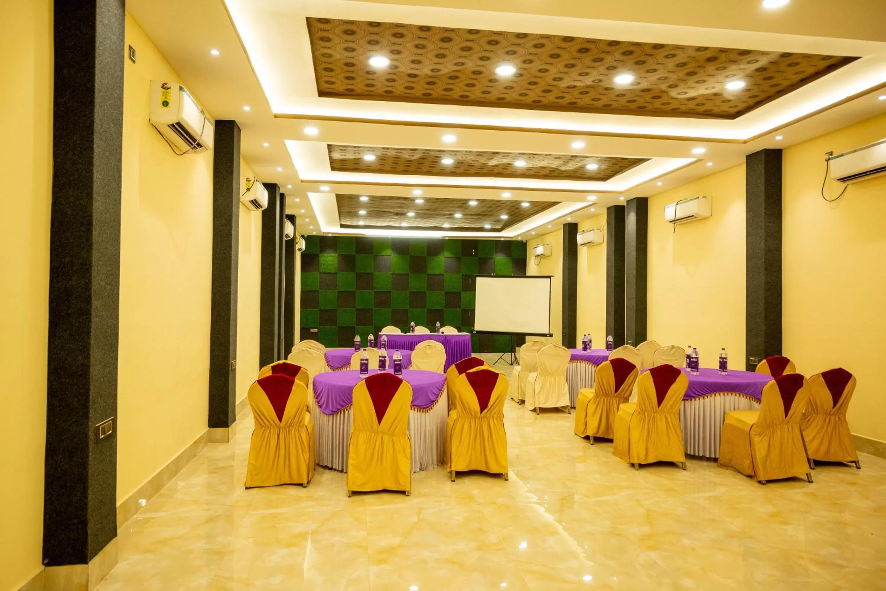 Business facilities, Banquet Facilities in Vinayak Bhavan By Vinayak Hotels