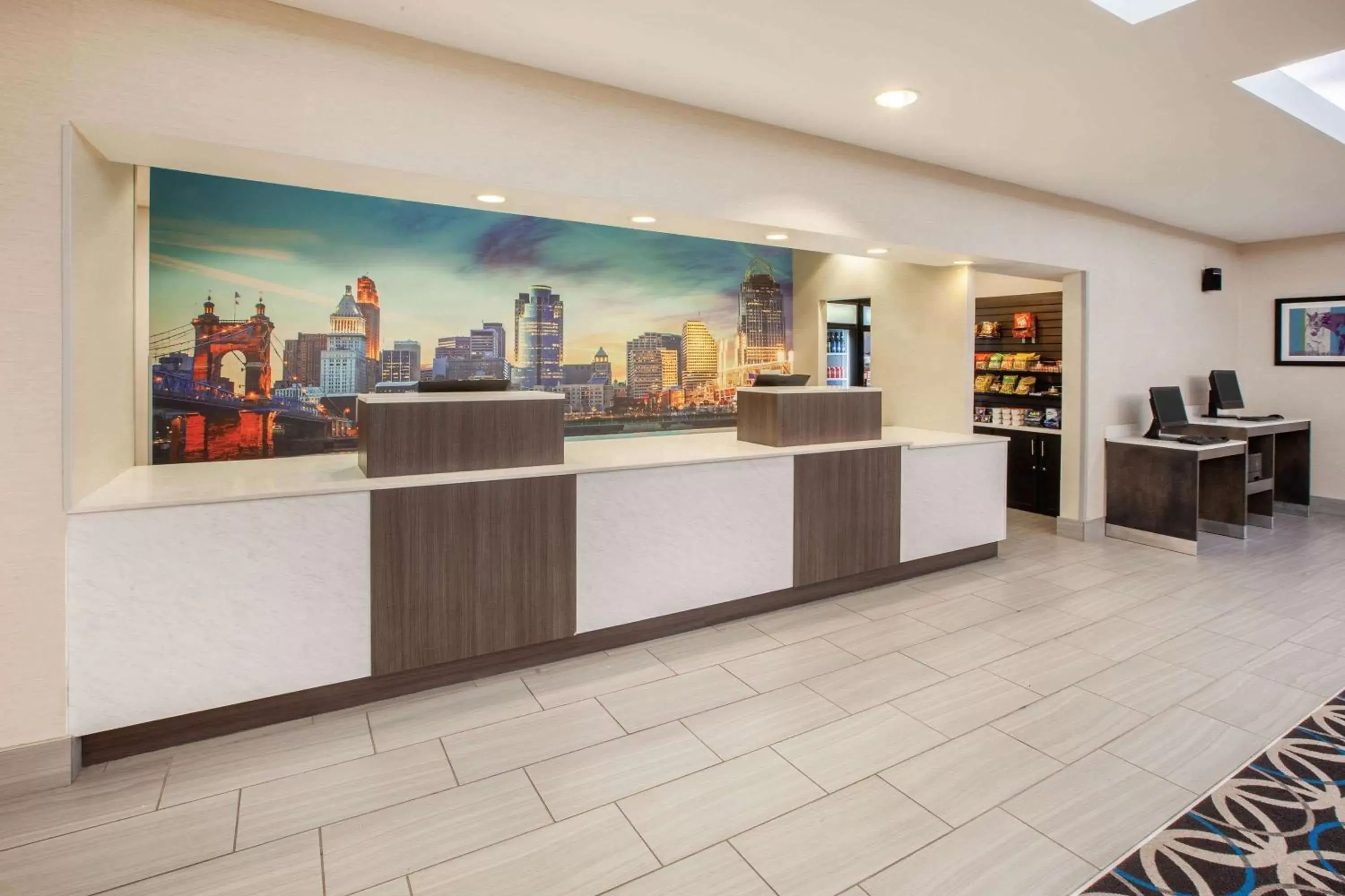 Lobby or reception in La Quinta by Wyndham Cincinnati Airport Florence