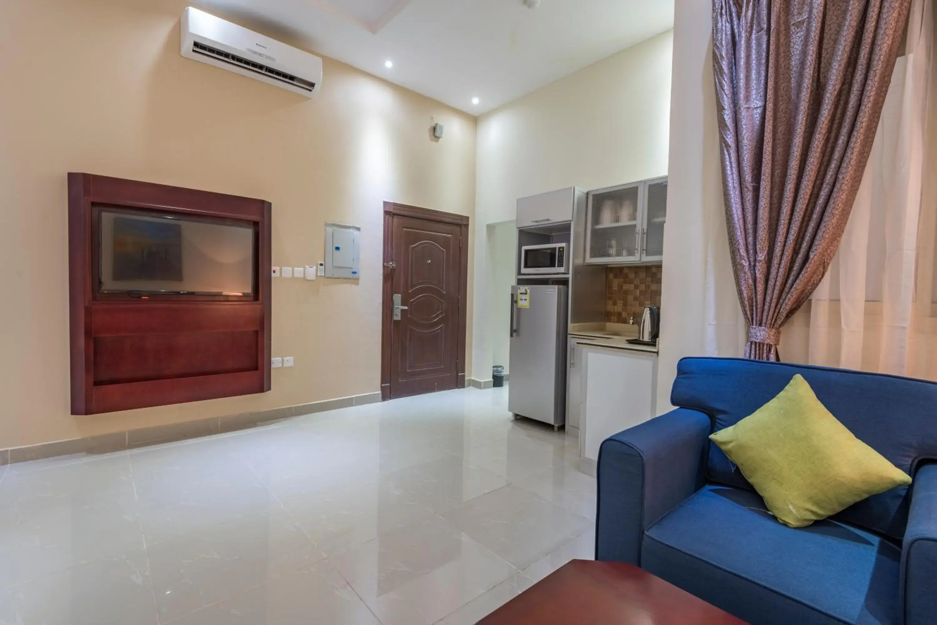Photo of the whole room, Seating Area in Taleen Al Nakheel Apartment