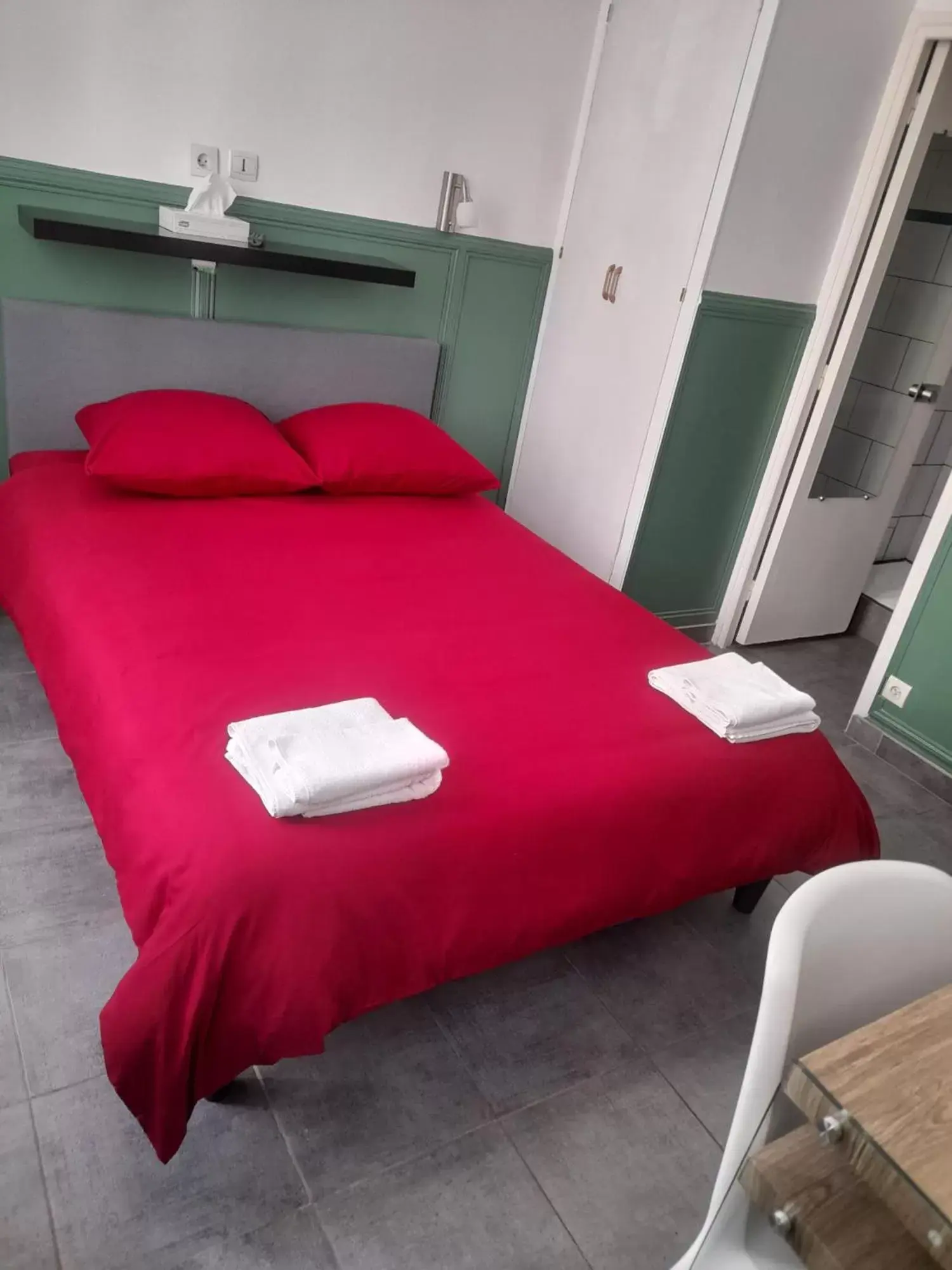 Bed in Hotel Geoffroy Marie Opéra