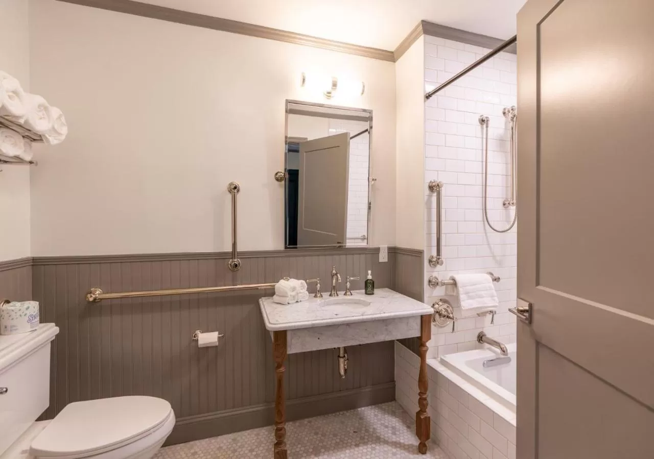 Bath in Wylder Windham