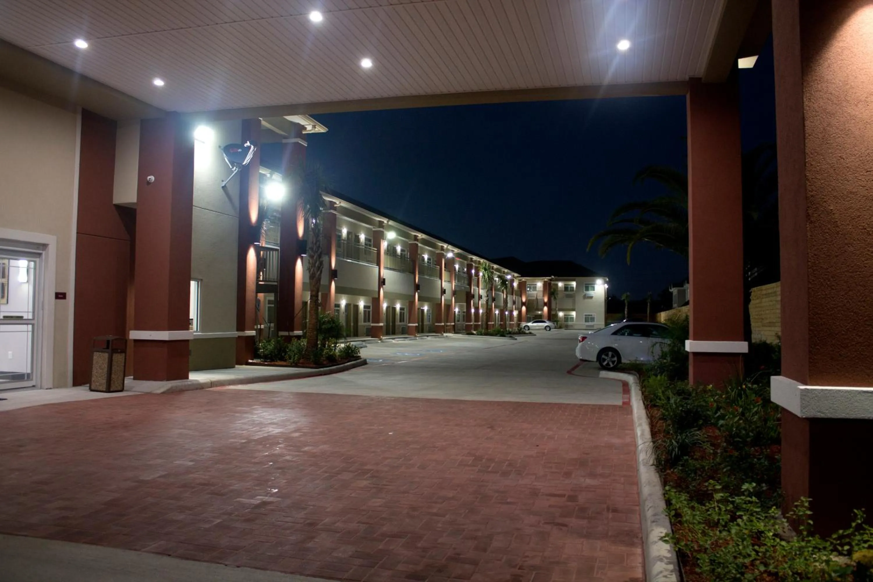 Property building in Grand Villa Inn and Suites Westchase/Chinatown