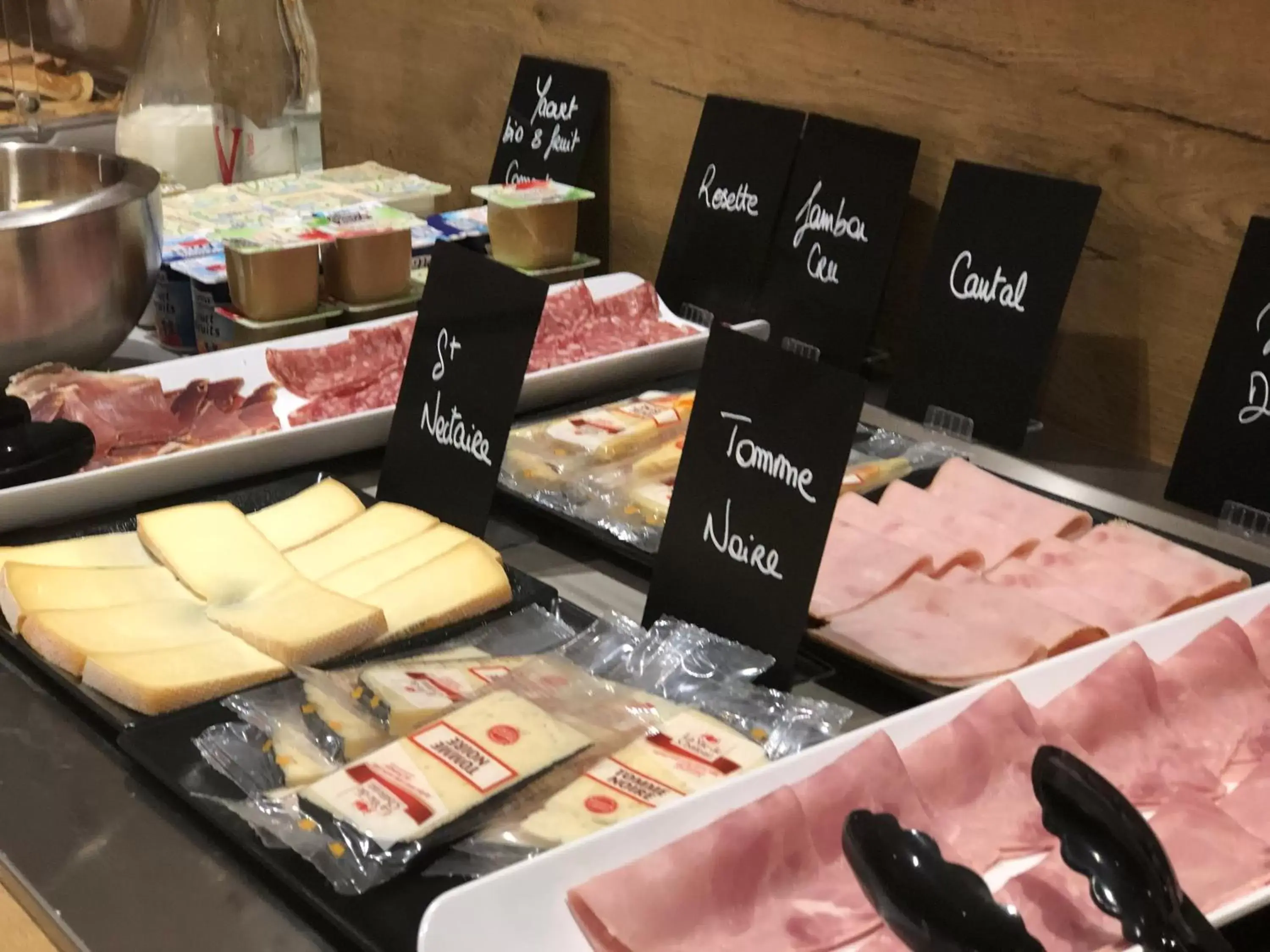 Breakfast in Kyriad Aix Les Milles - Plan de Campagne Breakfast in Kyriad Aix Les Milles - Plan de Campagne