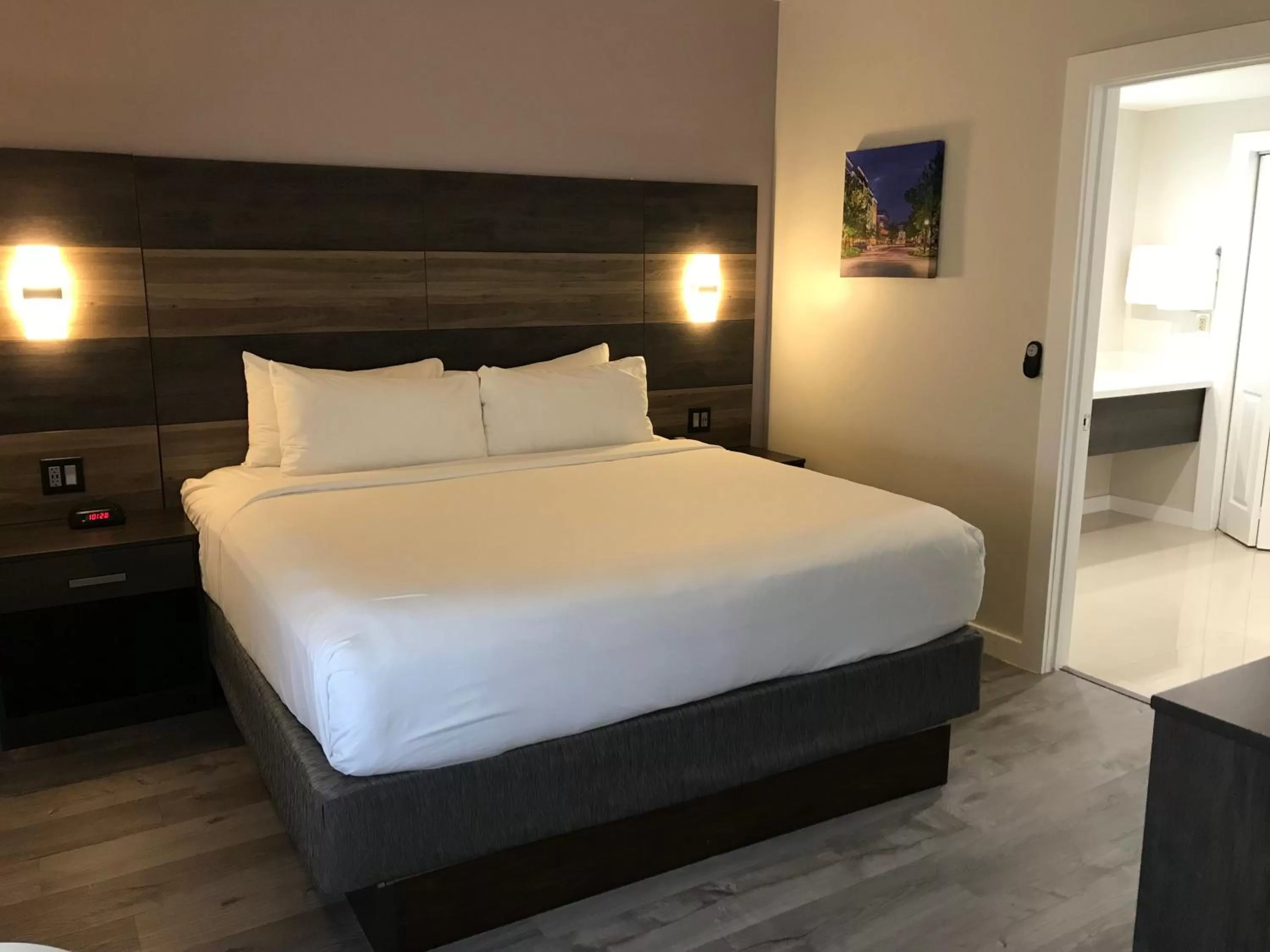 Bed in HoM, A Trademark Collection Hotel