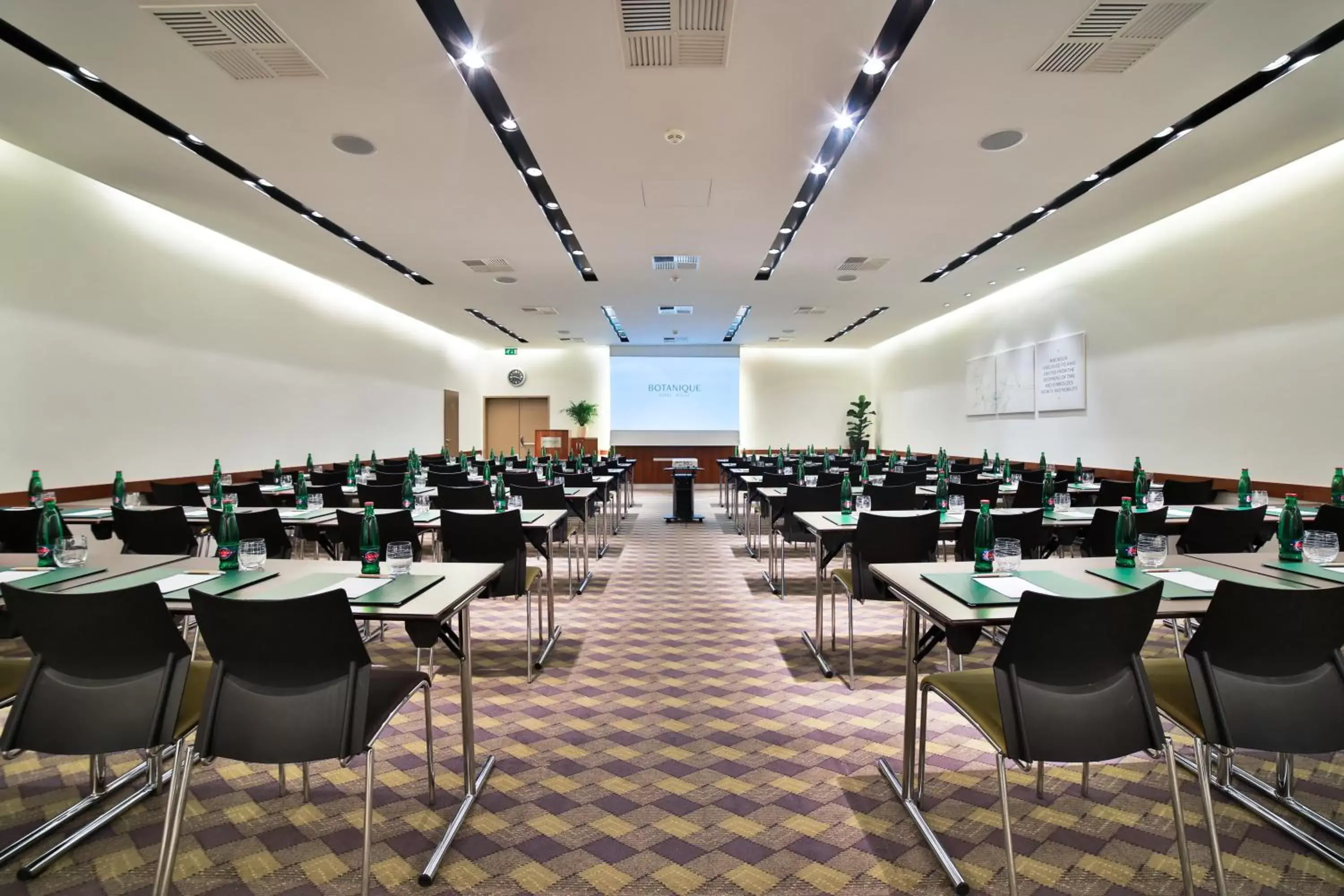 Meeting/conference room, Restaurant/Places to Eat in Botanique Hotel Prague