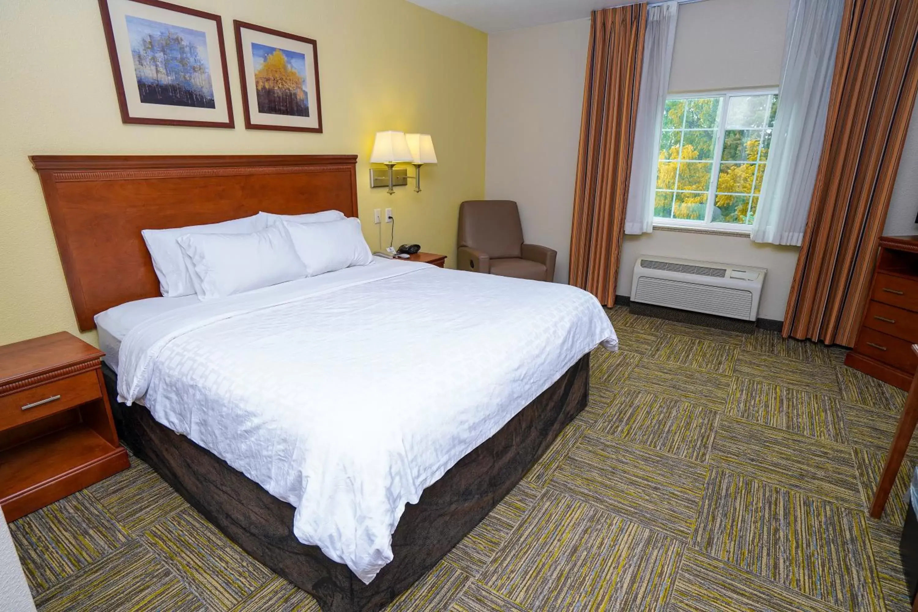 Photo of the whole room, Bed in Candlewood Suites Boise - Towne Square, an IHG Hotel