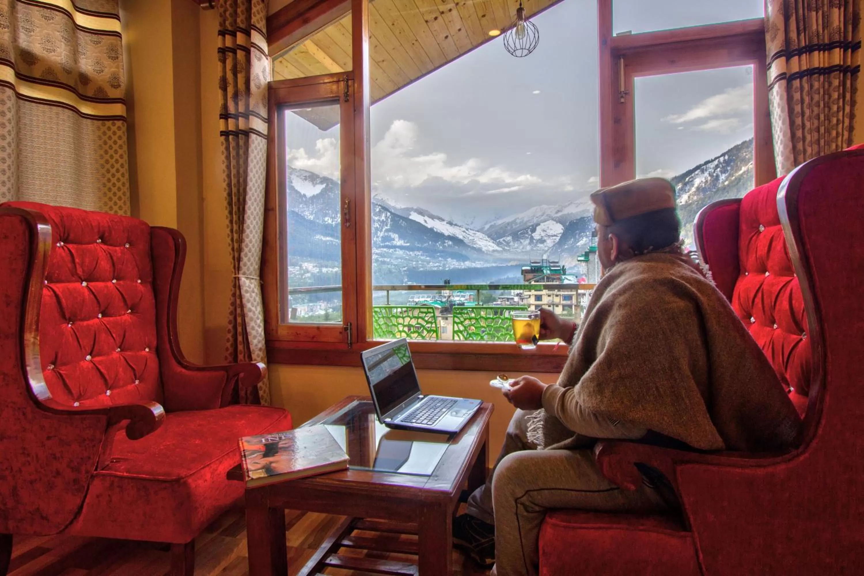 Coffee/tea facilities in Snow City's Montana Blues Resort Manali - Heated & Air-Cooled Stay
